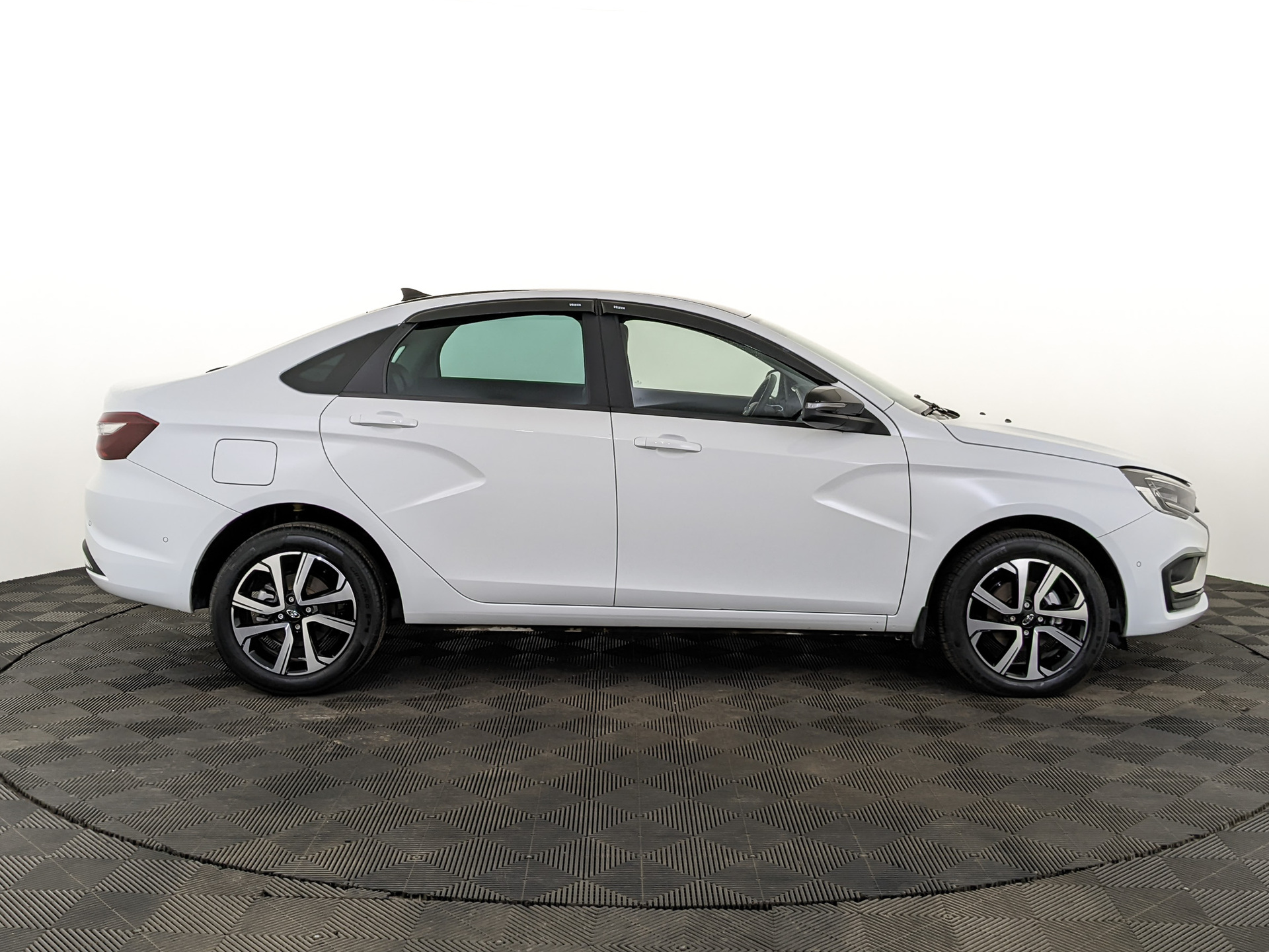 LADA Vesta 1.80 (122 л.с), автомат, 2024, пробег 9 791 км