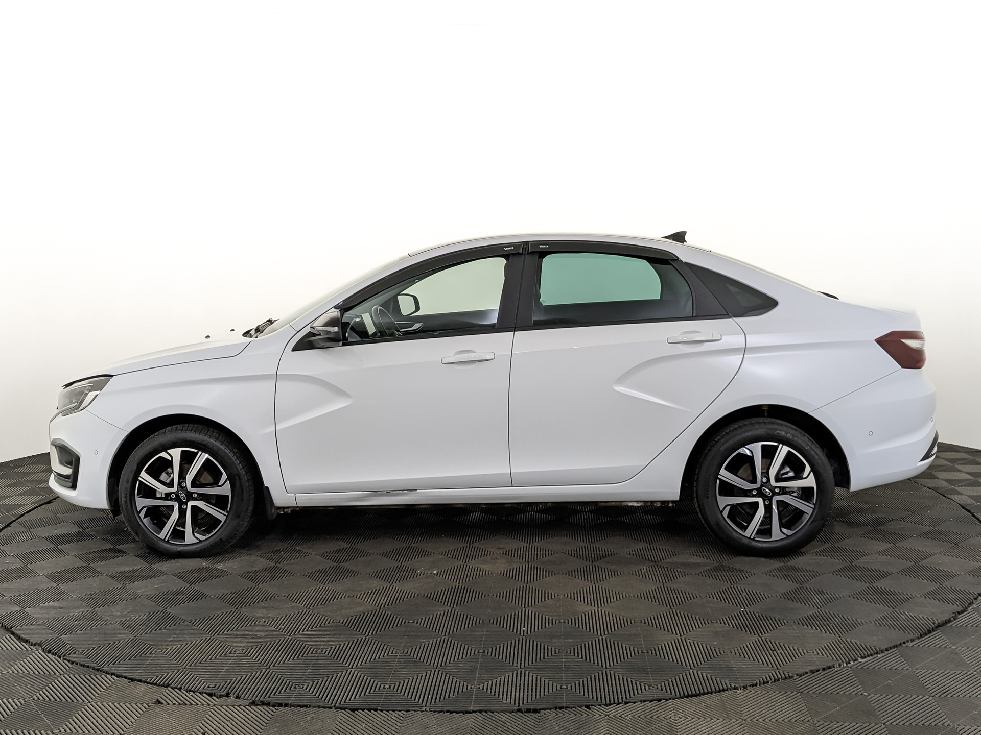 LADA Vesta 1.80 (122 л.с), автомат, 2024, пробег 9 791 км