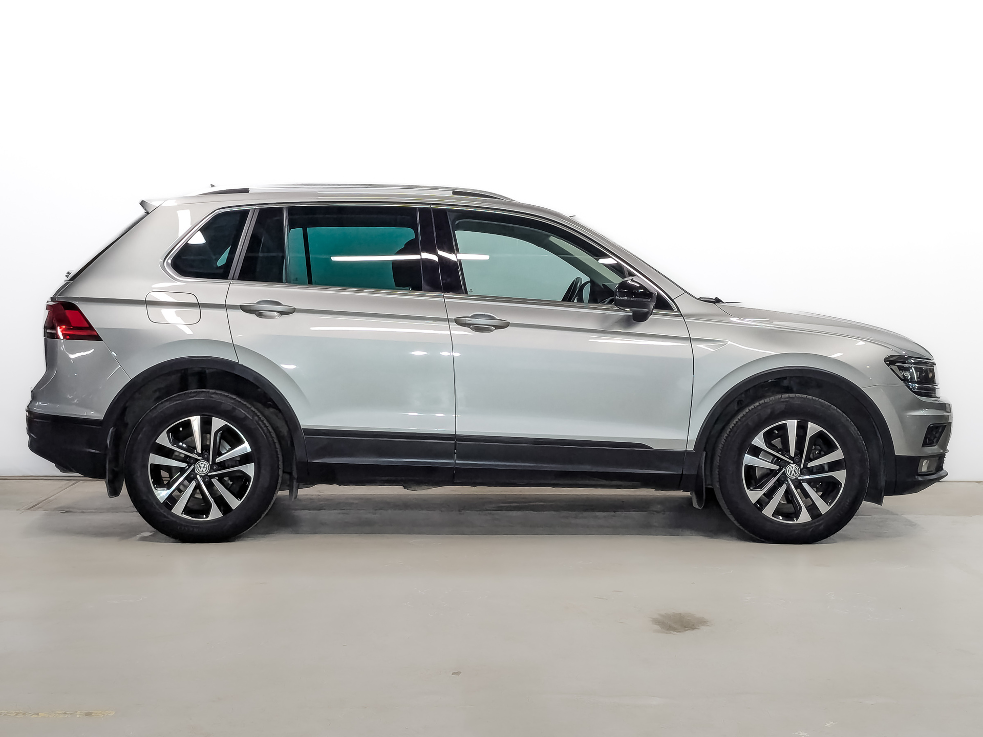 VOLKSWAGEN Tiguan 1.40 (150 л.с), автомат, 2020, пробег 102 774 км