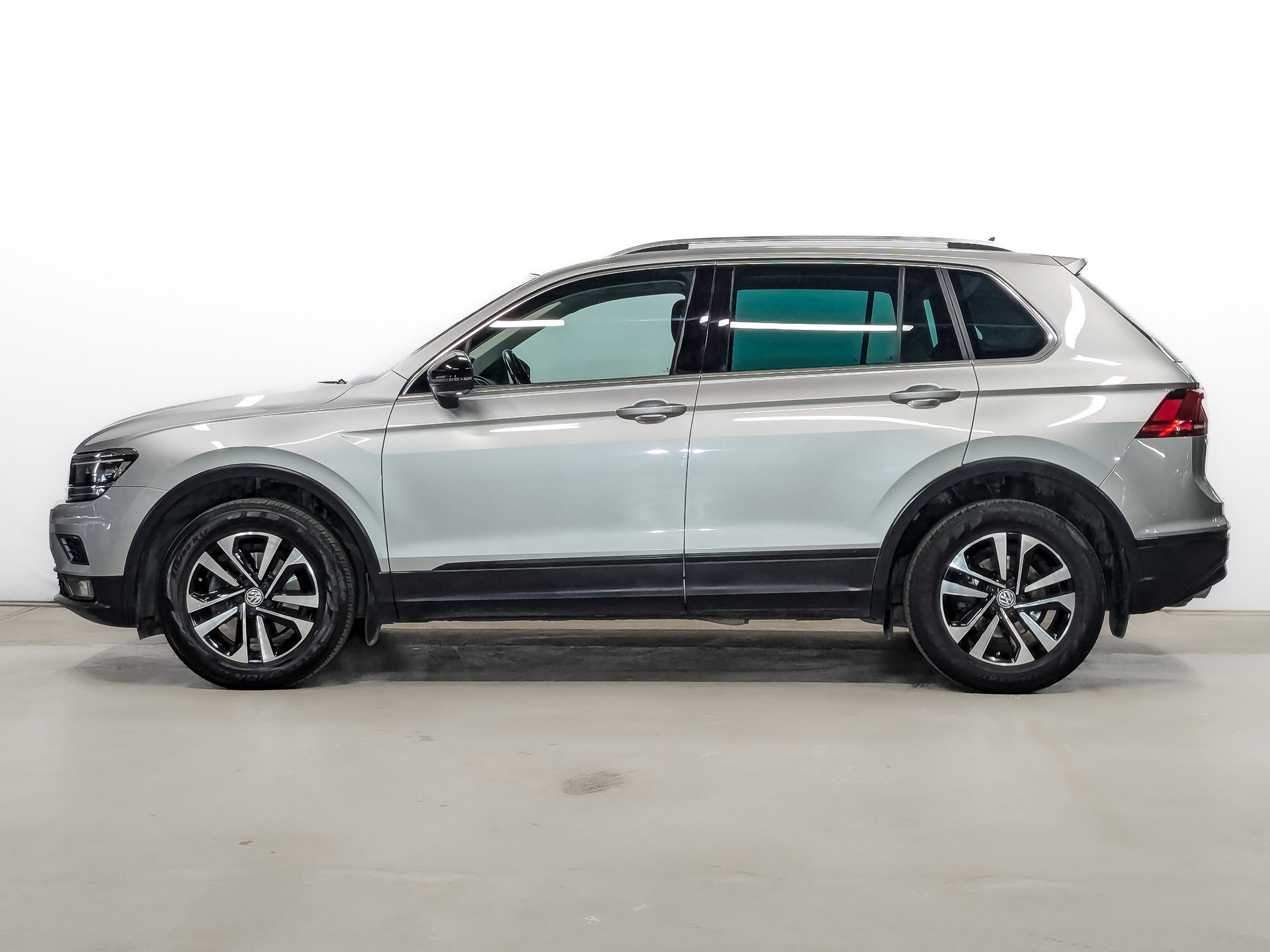 VOLKSWAGEN Tiguan 1.40 (150 л.с), автомат, 2020, пробег 102 774 км