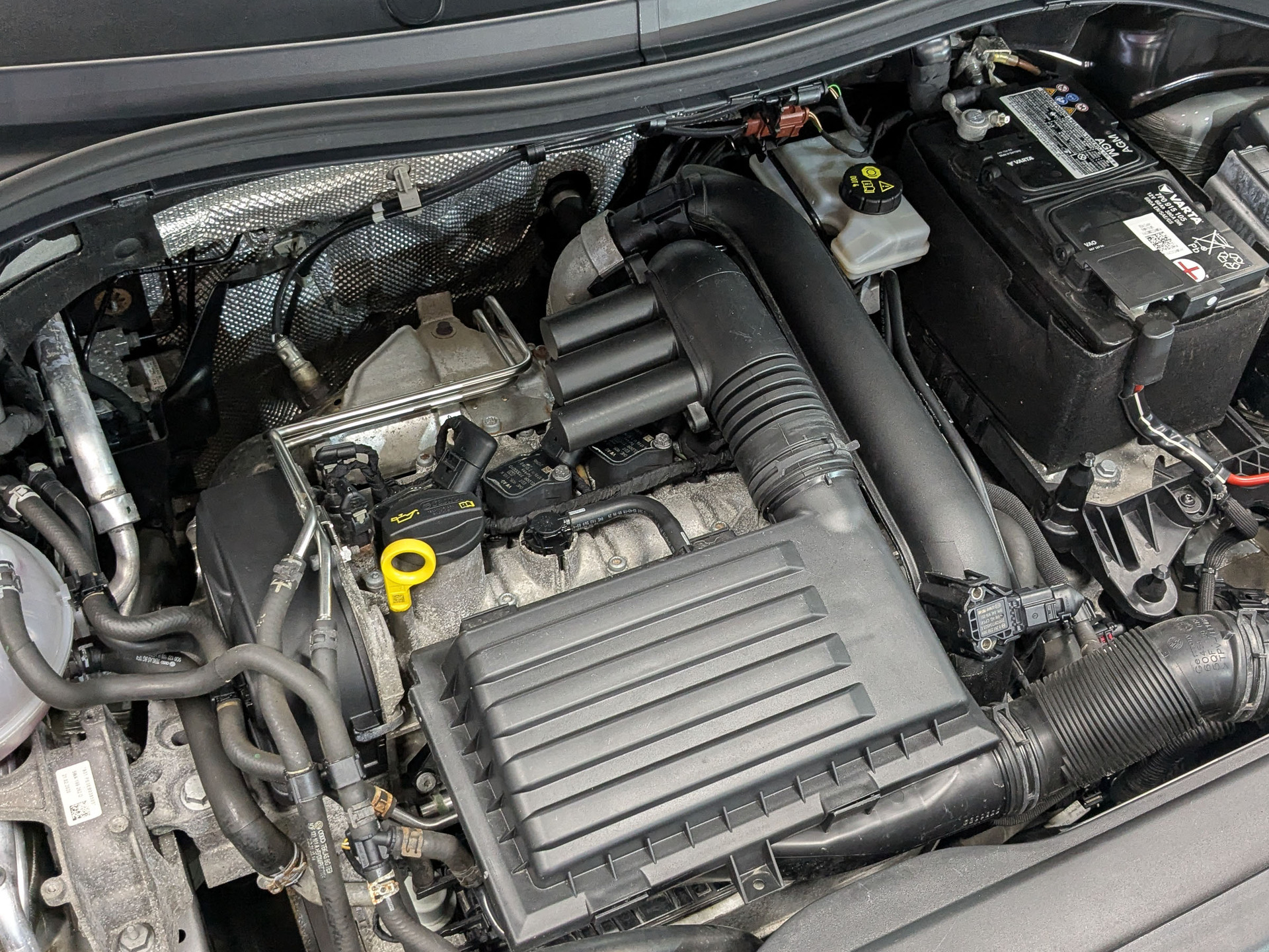 VOLKSWAGEN Tiguan 1.40 (150 л.с), автомат, 2020, пробег 102 774 км