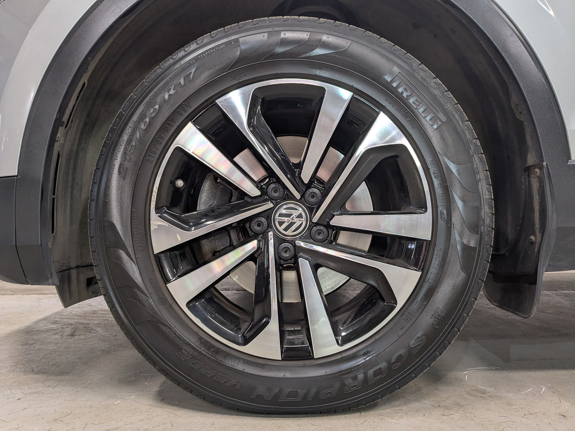 VOLKSWAGEN Tiguan 1.40 (150 л.с), автомат, 2020, пробег 102 774 км