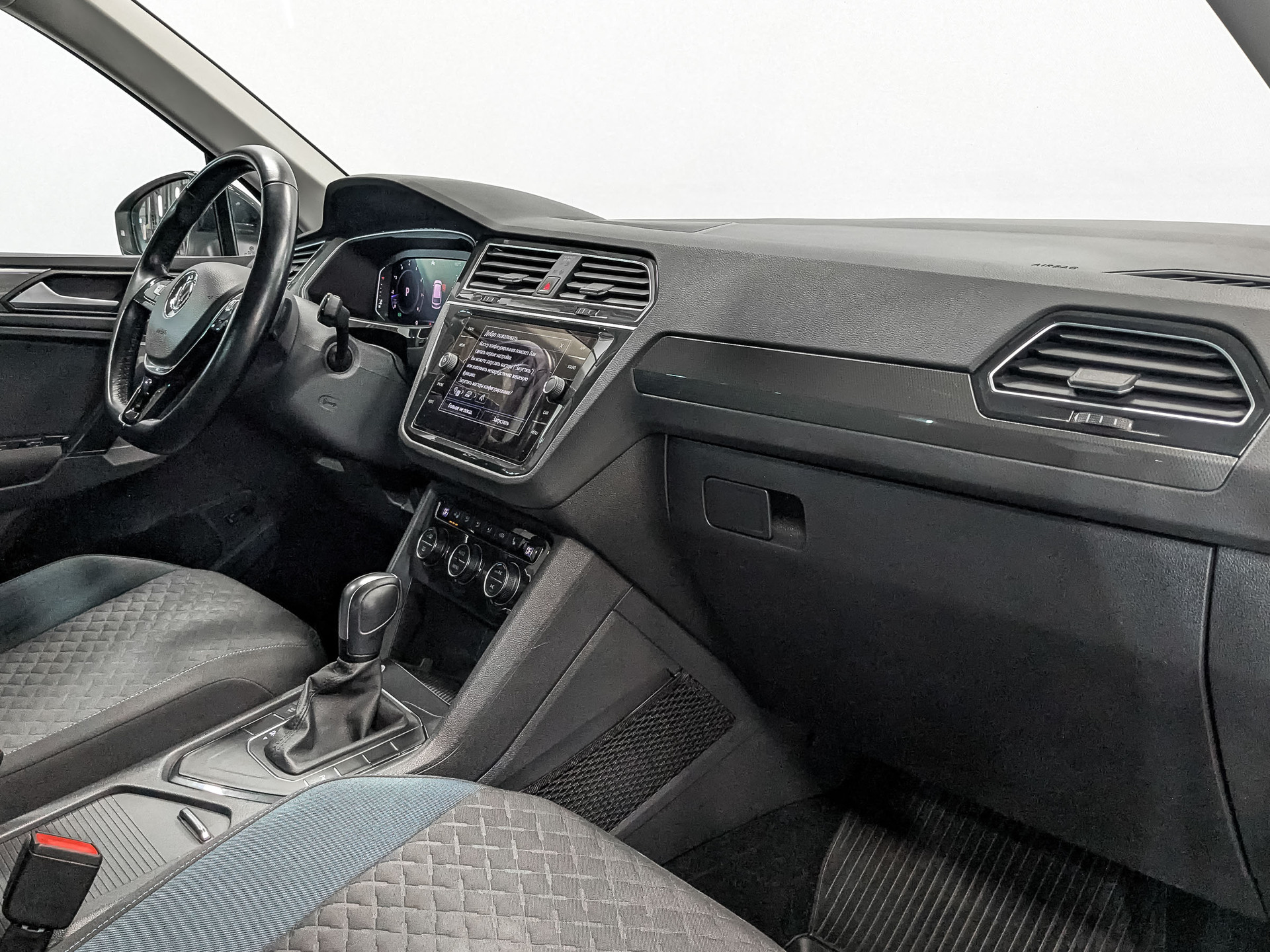 VOLKSWAGEN Tiguan 1.40 (150 л.с), автомат, 2020, пробег 102 774 км