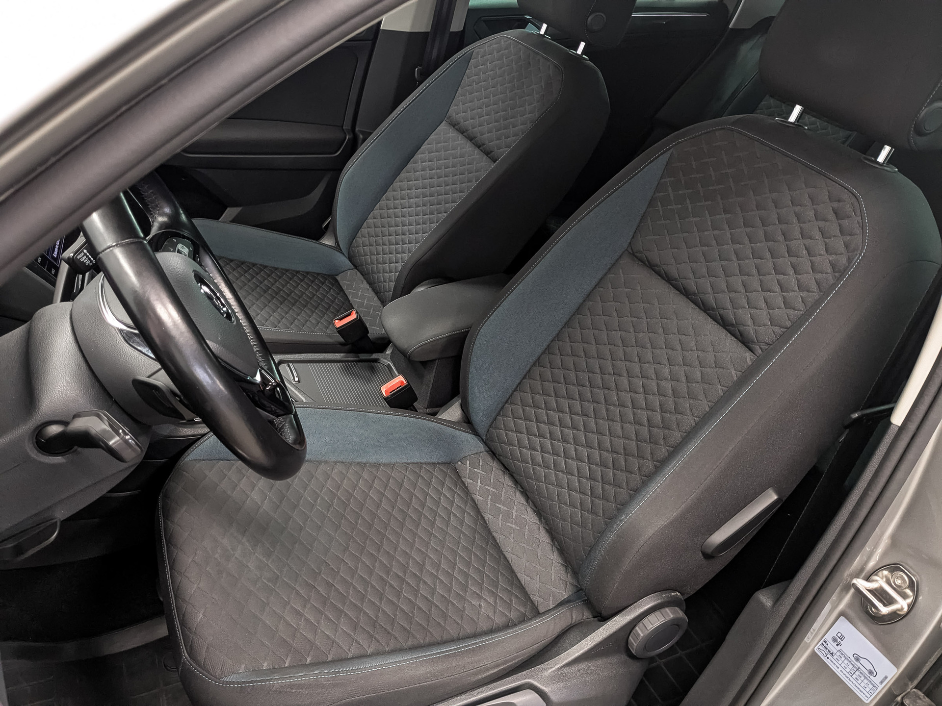 VOLKSWAGEN Tiguan 1.40 (150 л.с), автомат, 2020, пробег 102 774 км