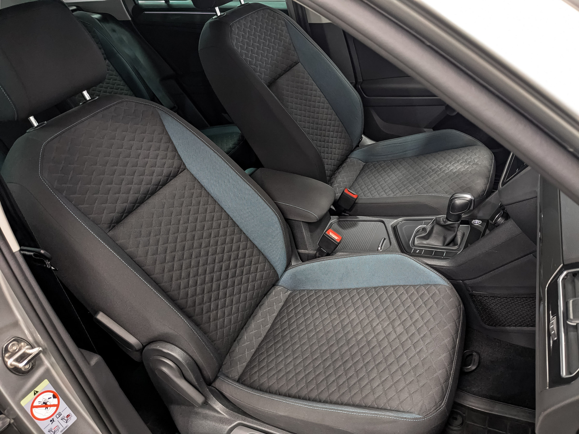 VOLKSWAGEN Tiguan 1.40 (150 л.с), автомат, 2020, пробег 102 774 км