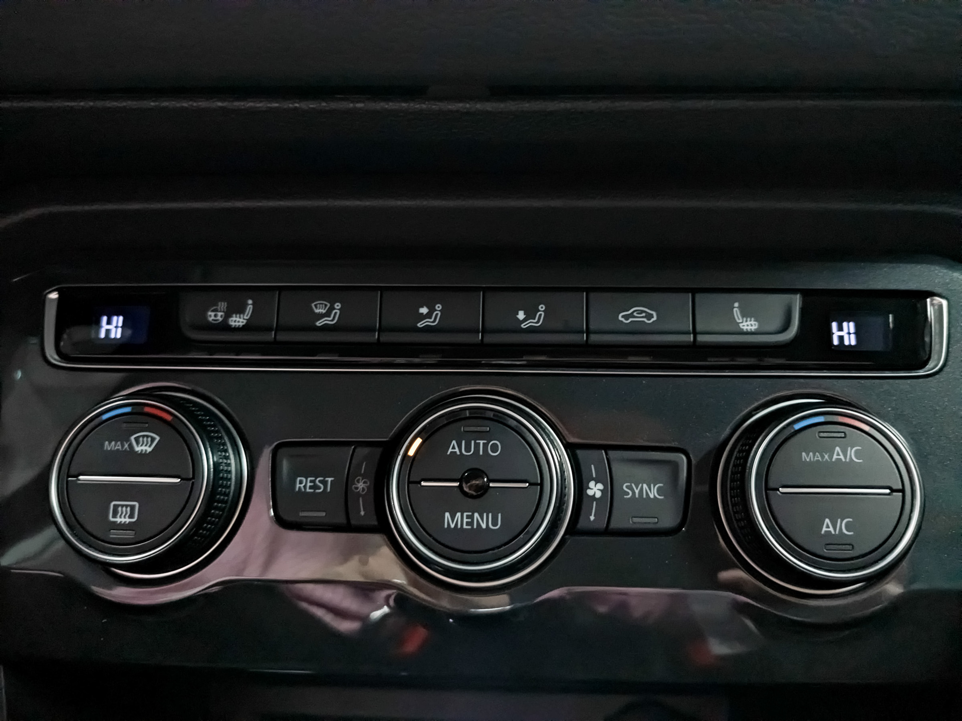 VOLKSWAGEN Tiguan 1.40 (150 л.с), автомат, 2020, пробег 102 774 км