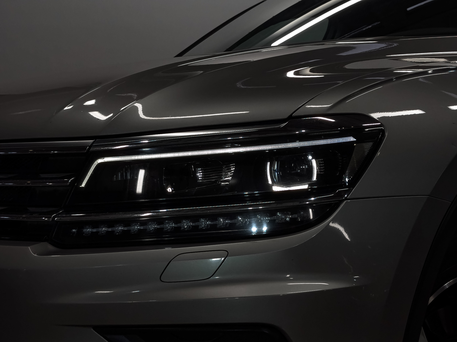 VOLKSWAGEN Tiguan 1.40 (150 л.с), автомат, 2020, пробег 102 774 км