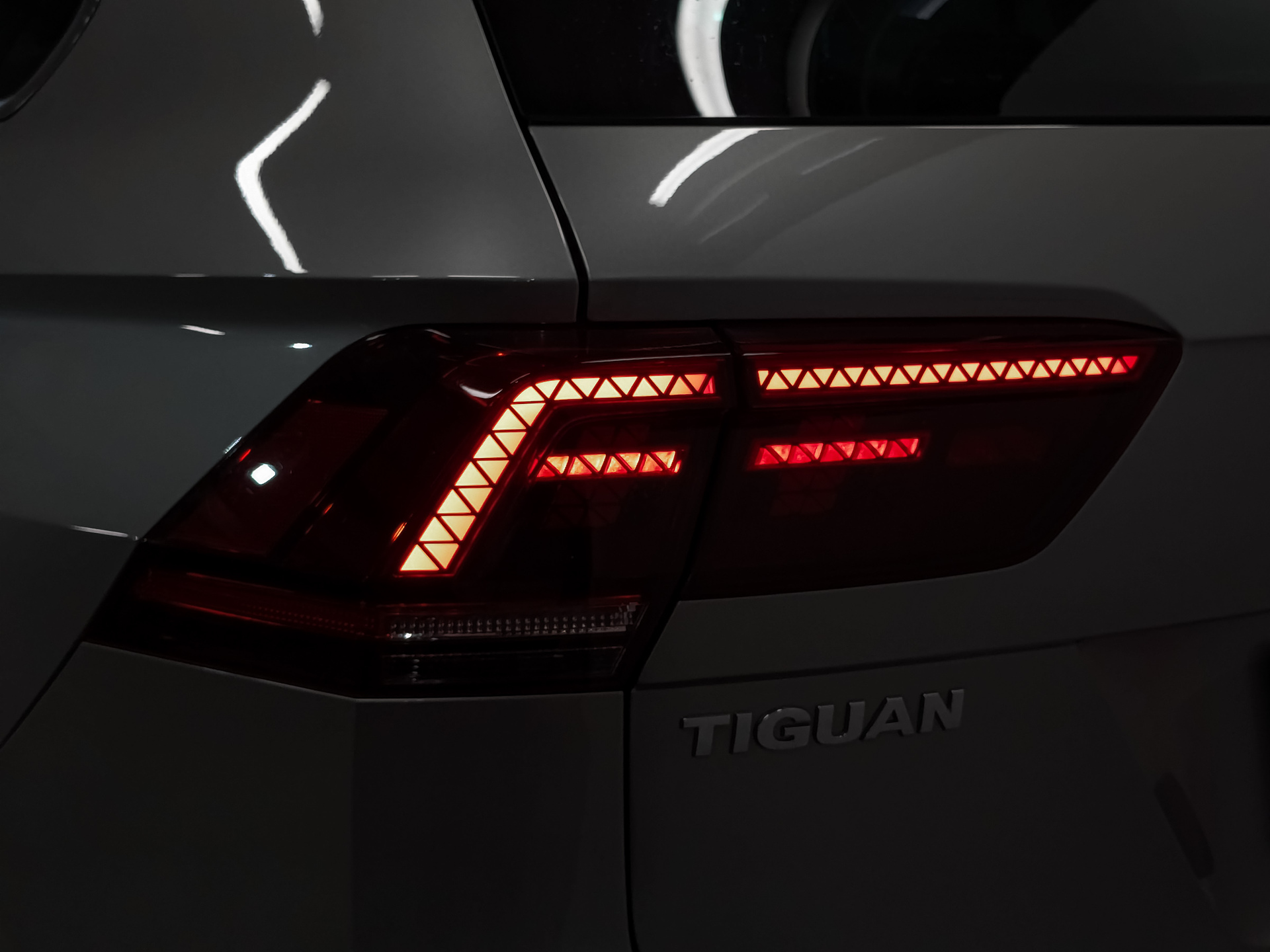 VOLKSWAGEN Tiguan 1.40 (150 л.с), автомат, 2020, пробег 102 774 км