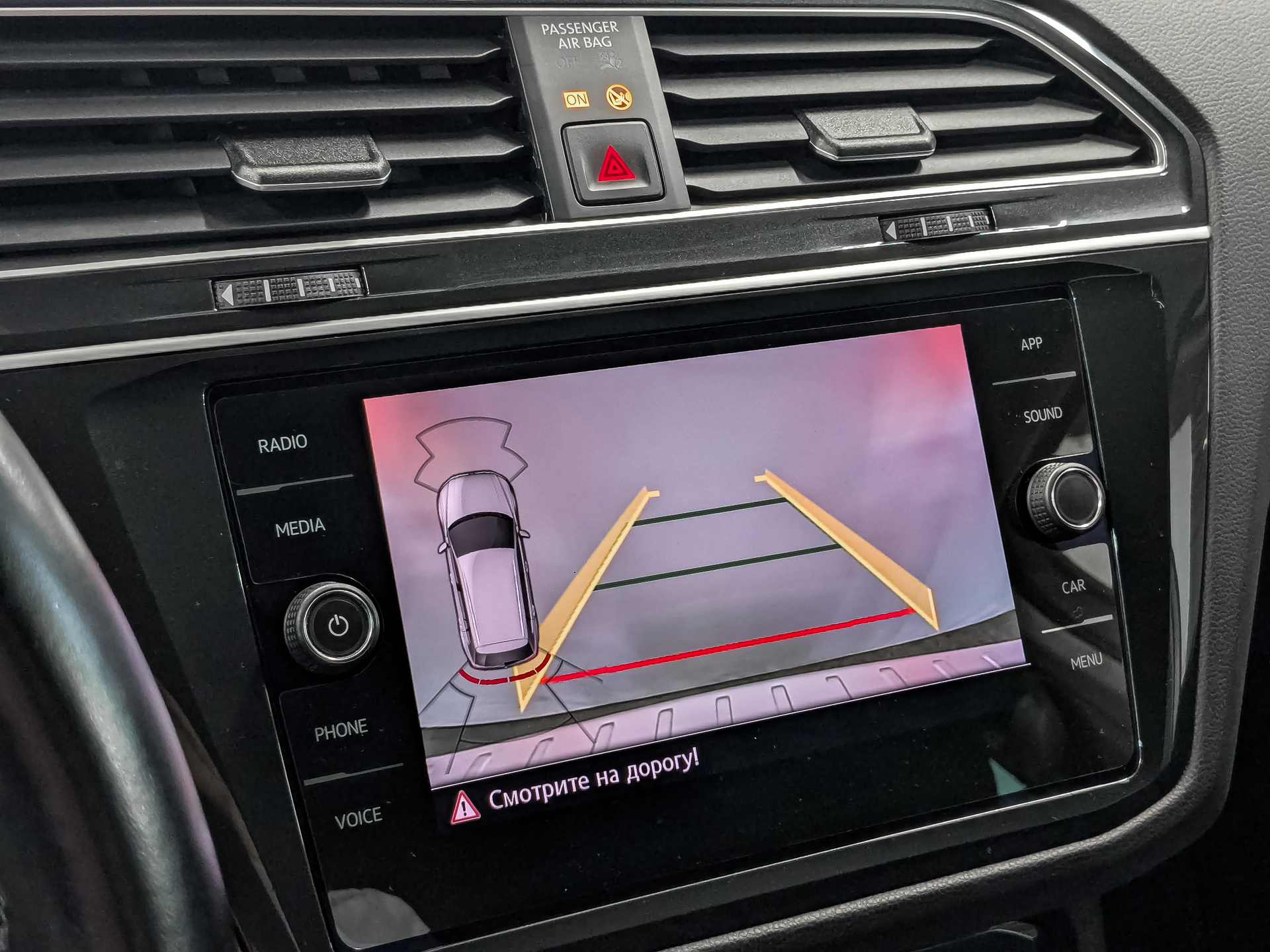 VOLKSWAGEN Tiguan 1.40 (150 л.с), автомат, 2020, пробег 102 774 км