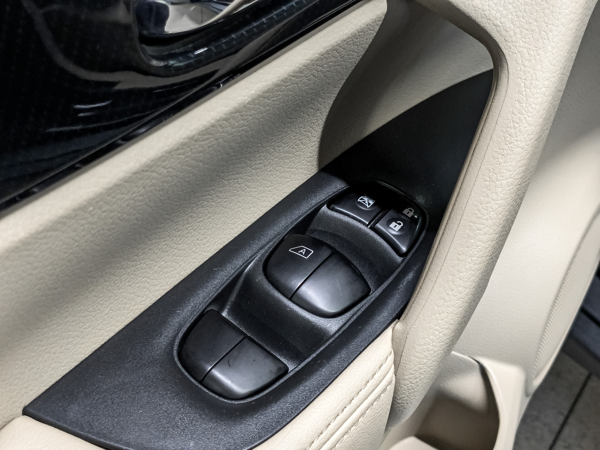NISSAN X-Trail 2.50 (171 л.с), автомат, 2019, пробег 114 872 км