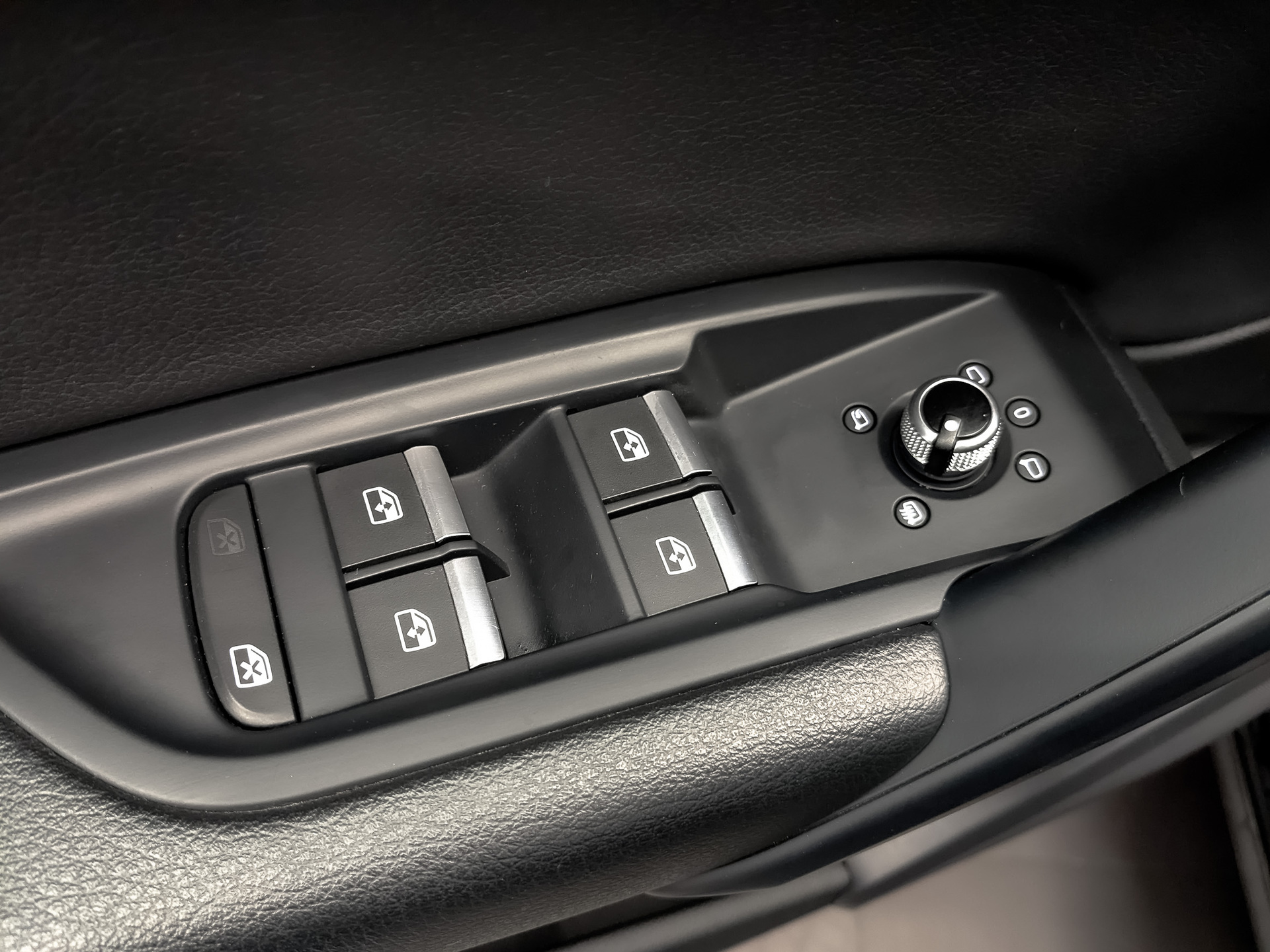 AUDI Q5 2.00 (249 л.с), автомат, 2020, пробег 94 000 км