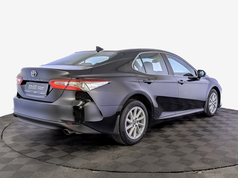 Toyota Camry VIII
