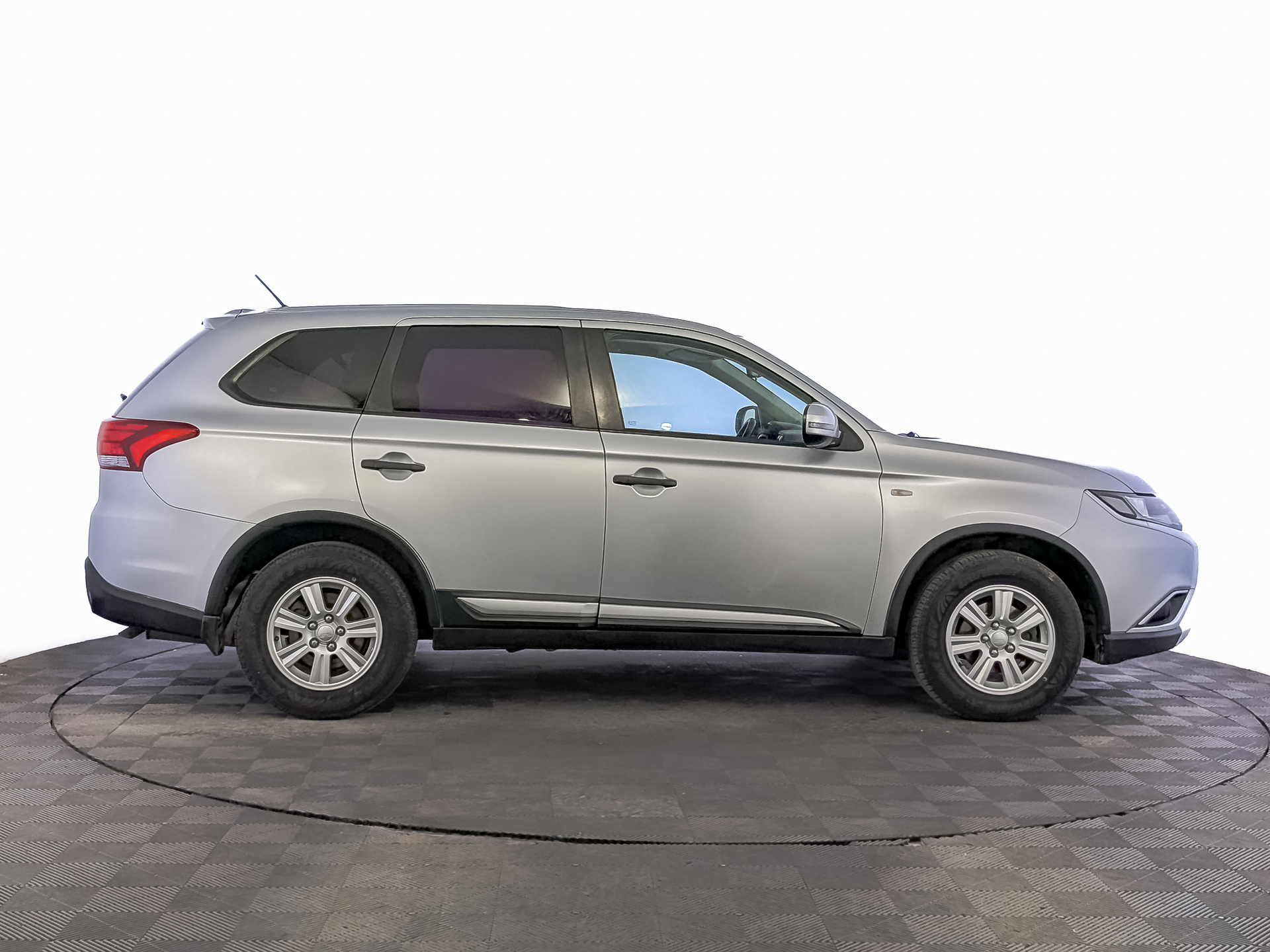 MITSUBISHI Outlander 2.00 (146 л.с), автомат, 2015, пробег 178 330 км