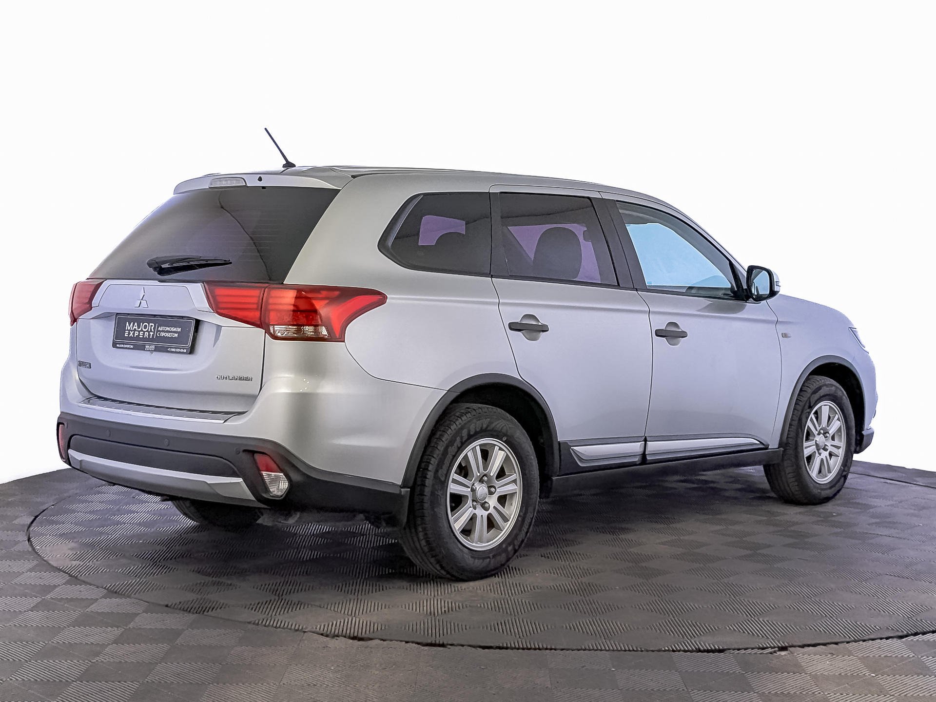 MITSUBISHI Outlander 2.00 (146 л.с), автомат, 2015, пробег 178 330 км