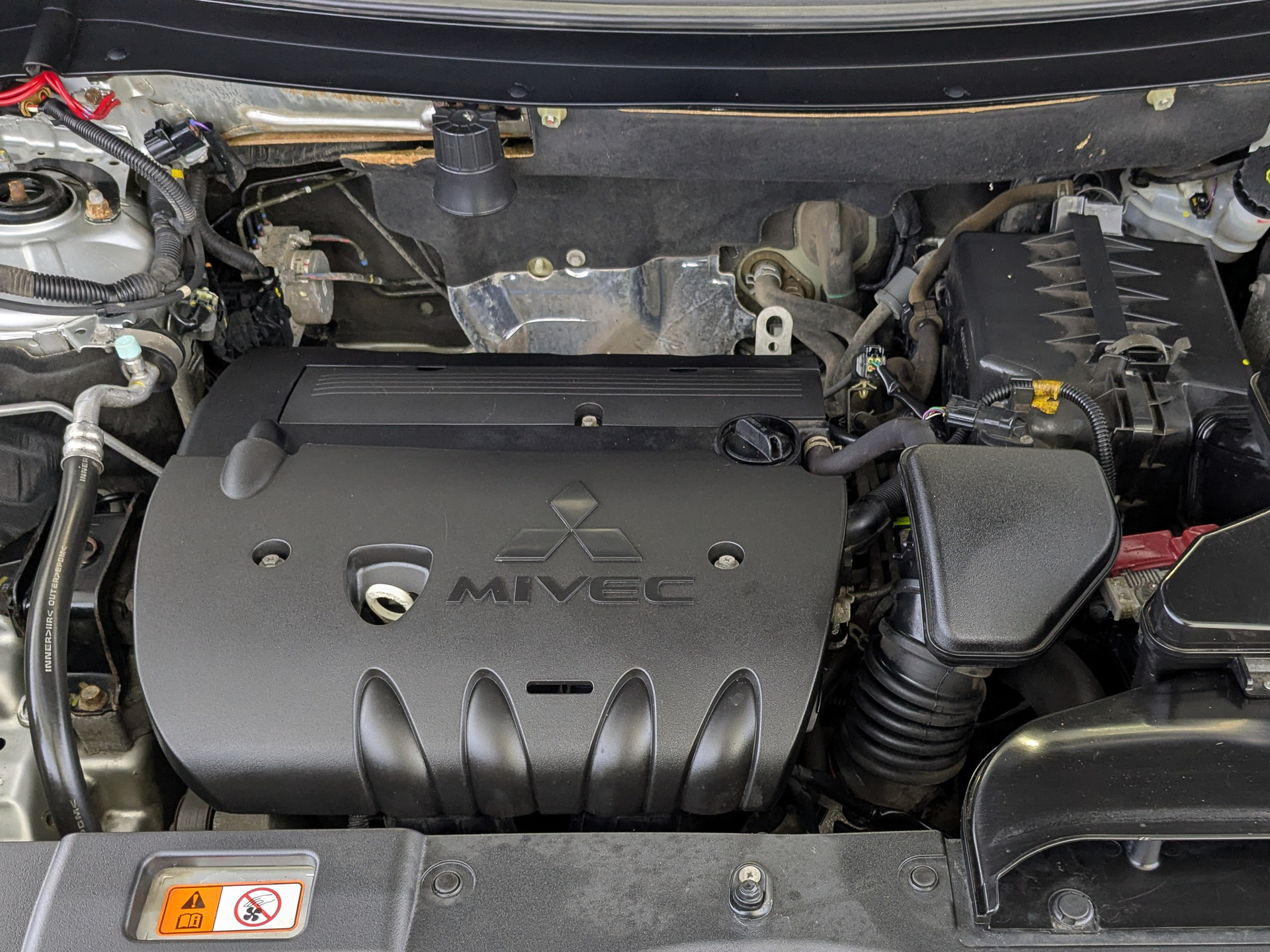 MITSUBISHI Outlander 2.00 (146 л.с), автомат, 2015, пробег 178 330 км