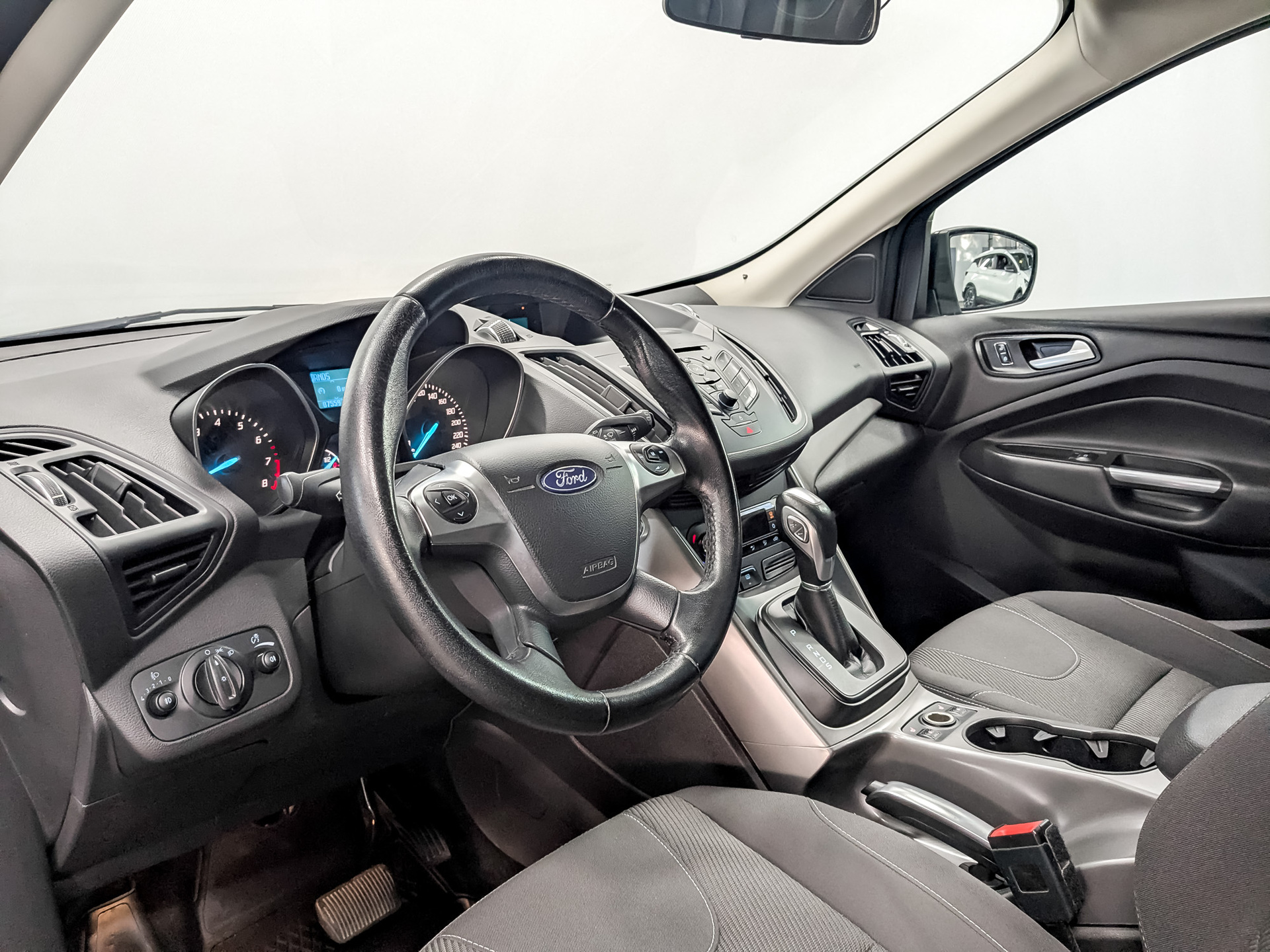 FORD Kuga 2.50 (150 л.с), автомат, 2016, пробег 75 537 км