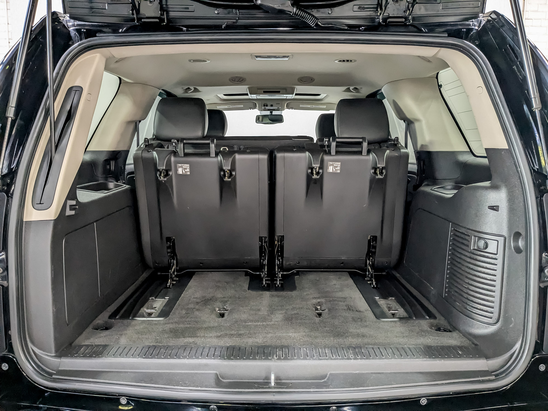 CHEVROLET Tahoe 5.30 (325 л.с), автомат, 2013, пробег 86 663 км