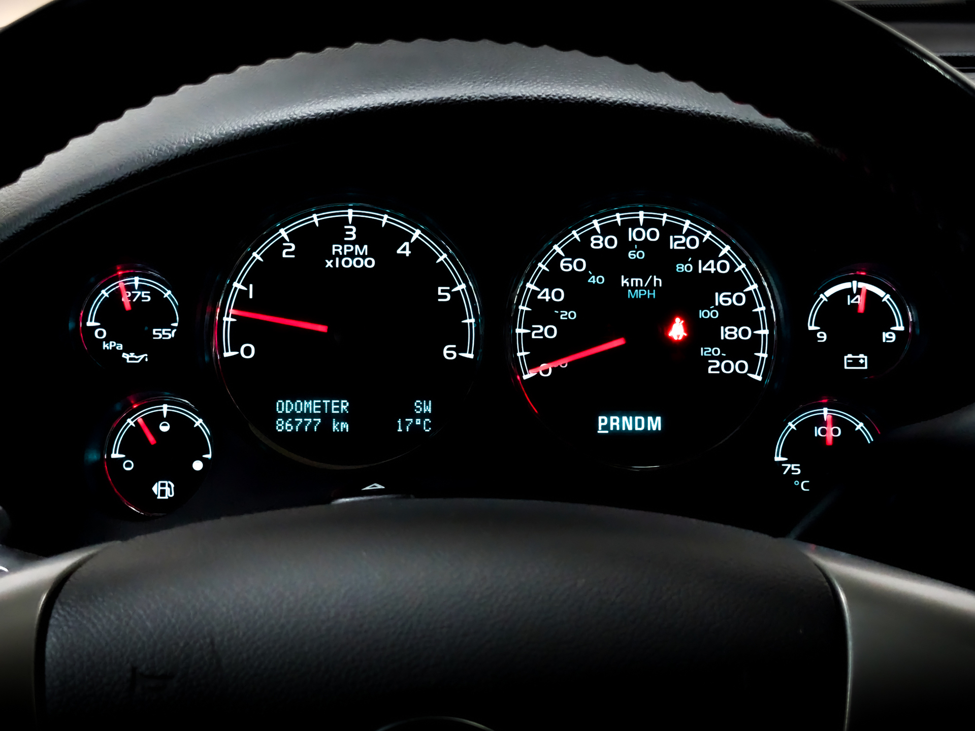 CHEVROLET Tahoe 5.30 (325 л.с), автомат, 2013, пробег 86 663 км