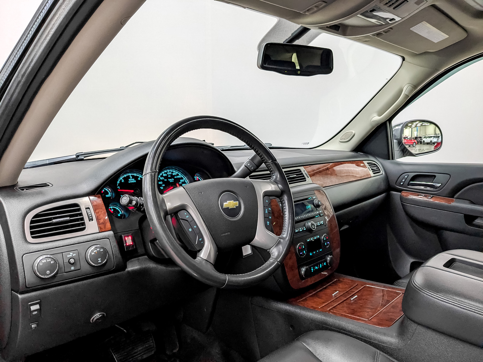 CHEVROLET Tahoe 5.30 (325 л.с), автомат, 2013, пробег 86 663 км