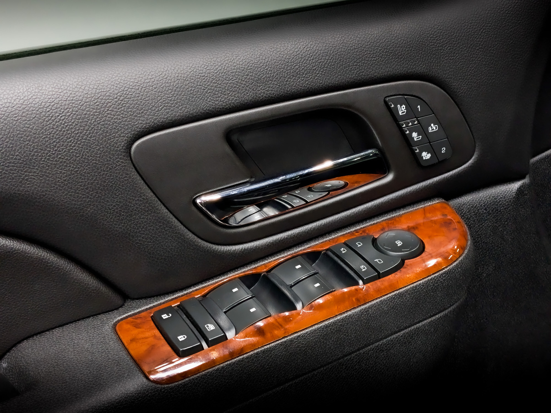 CHEVROLET Tahoe 5.30 (325 л.с), автомат, 2013, пробег 86 663 км