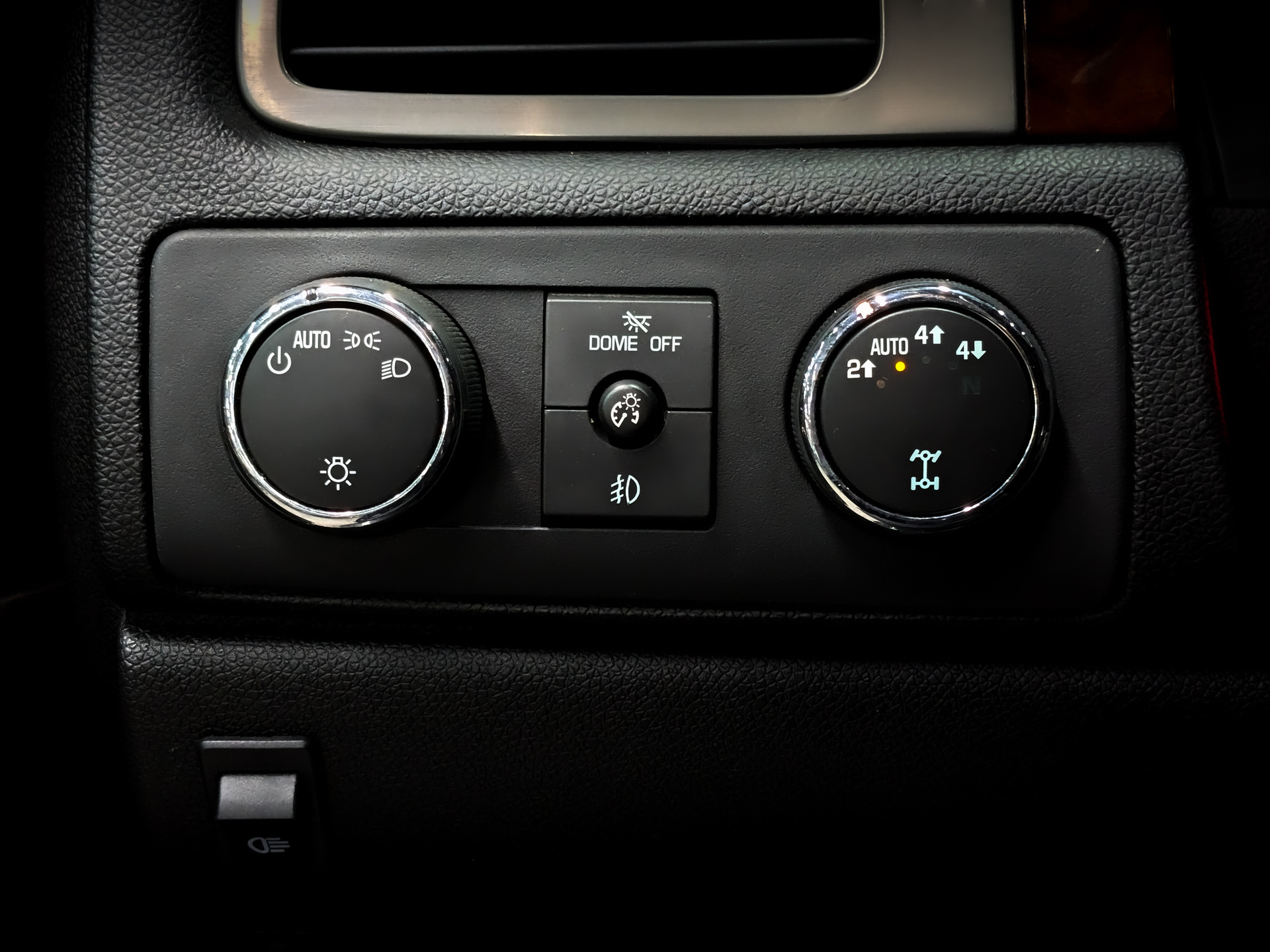 CHEVROLET Tahoe 5.30 (325 л.с), автомат, 2013, пробег 86 663 км
