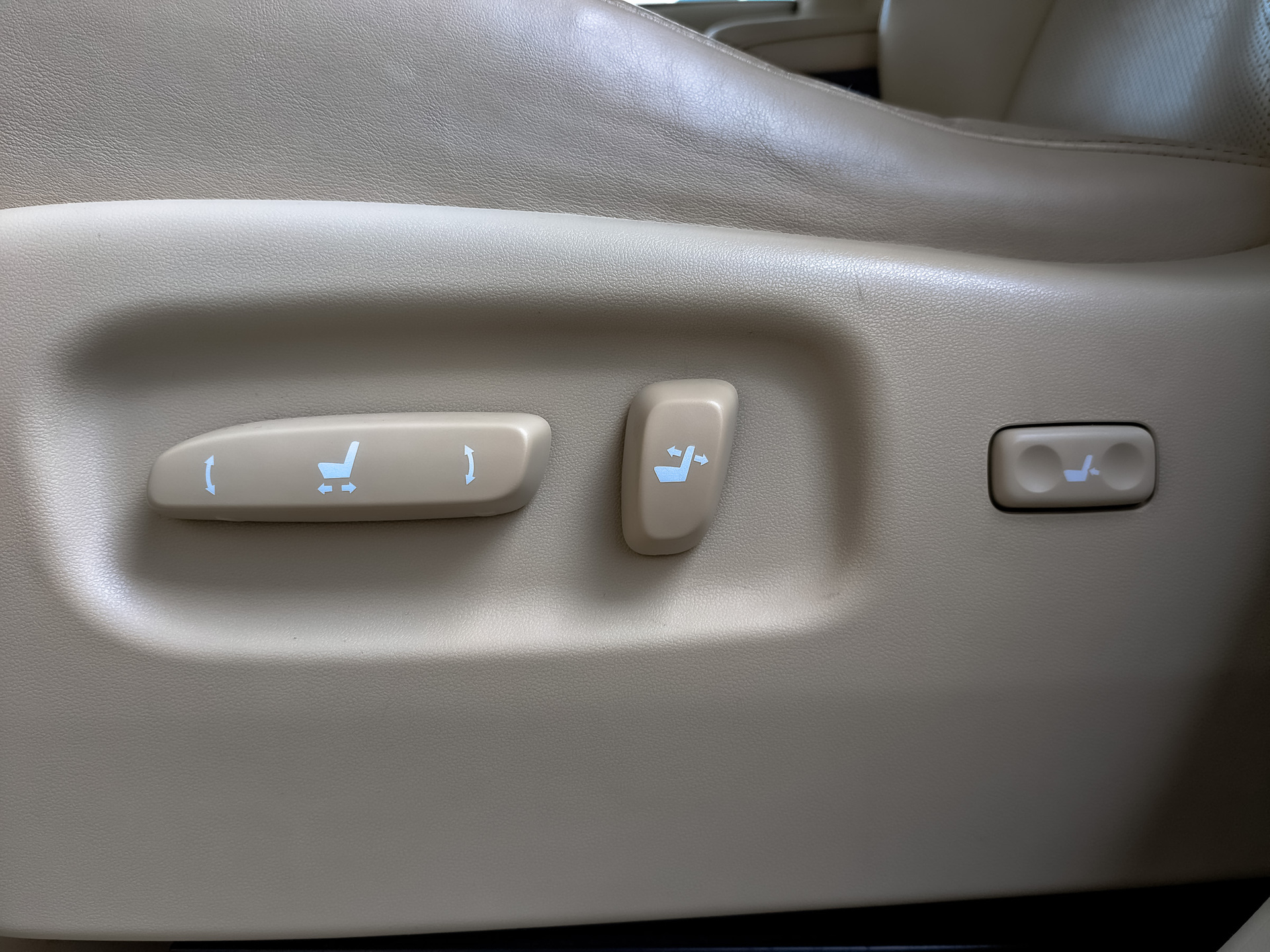 LEXUS RX 2.70 (188 л.с), автомат, 2014, пробег 216 288 км