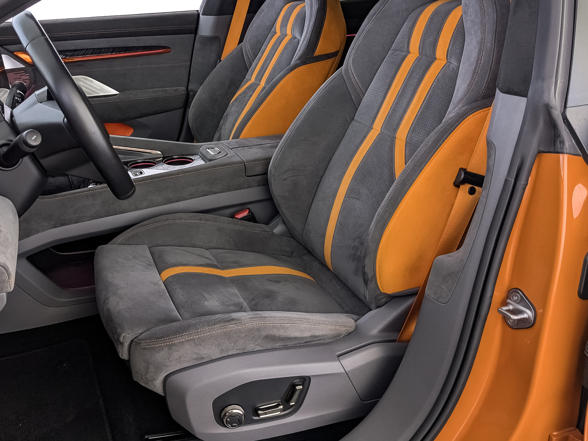 ZEEKR 001 0.00 (204 л.с), автомат, 2023, пробег 65 610 км