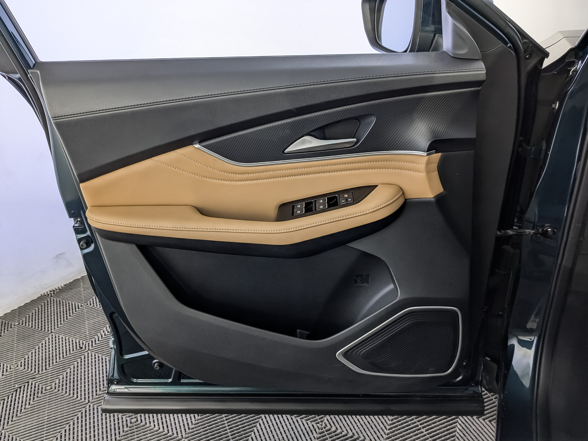 EVOLUTE i-SKY 0.00 (108 л.с), автомат, 2024, пробег 21 856 км