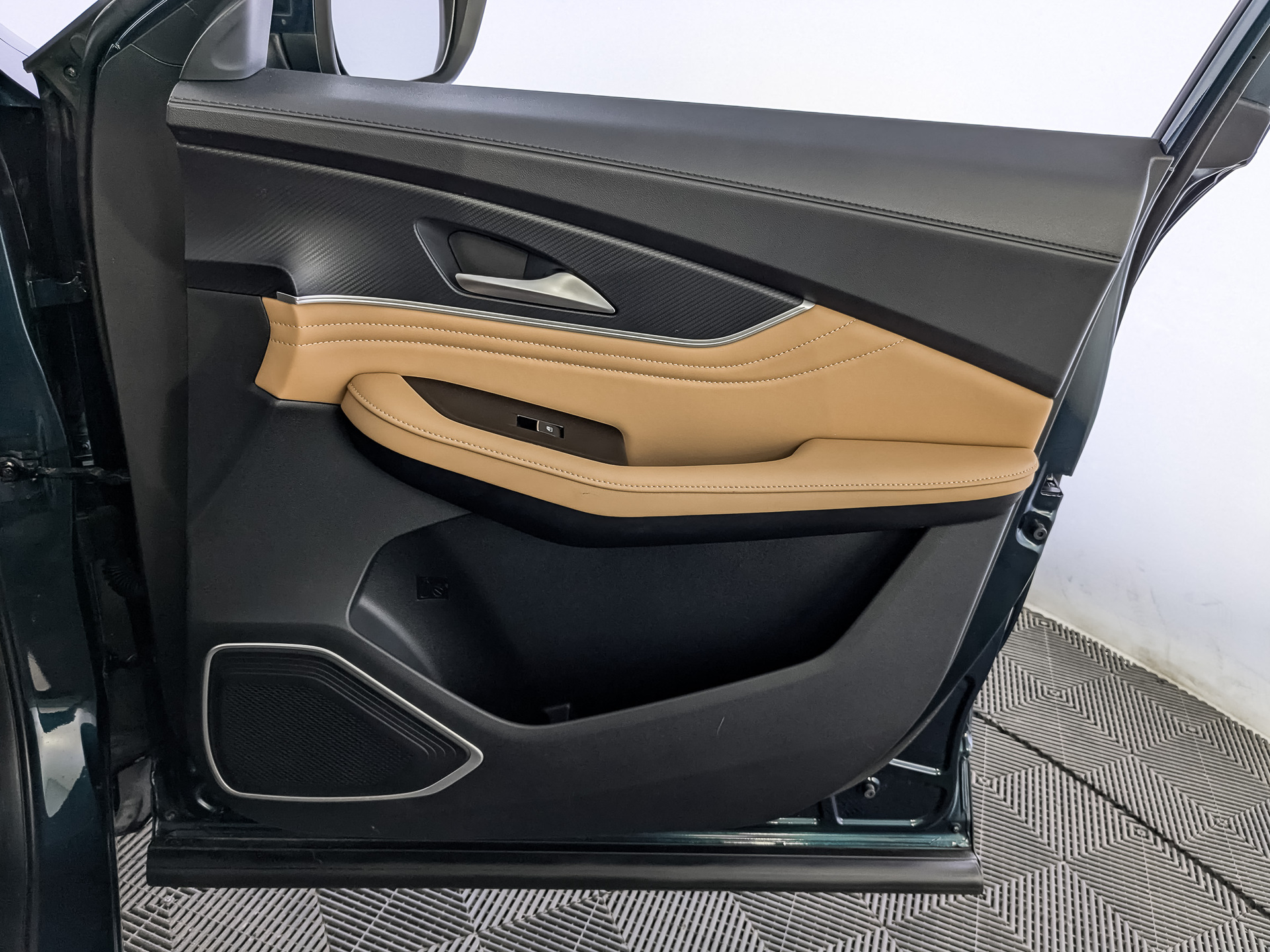 EVOLUTE i-SKY 0.00 (108 л.с), автомат, 2024, пробег 21 856 км