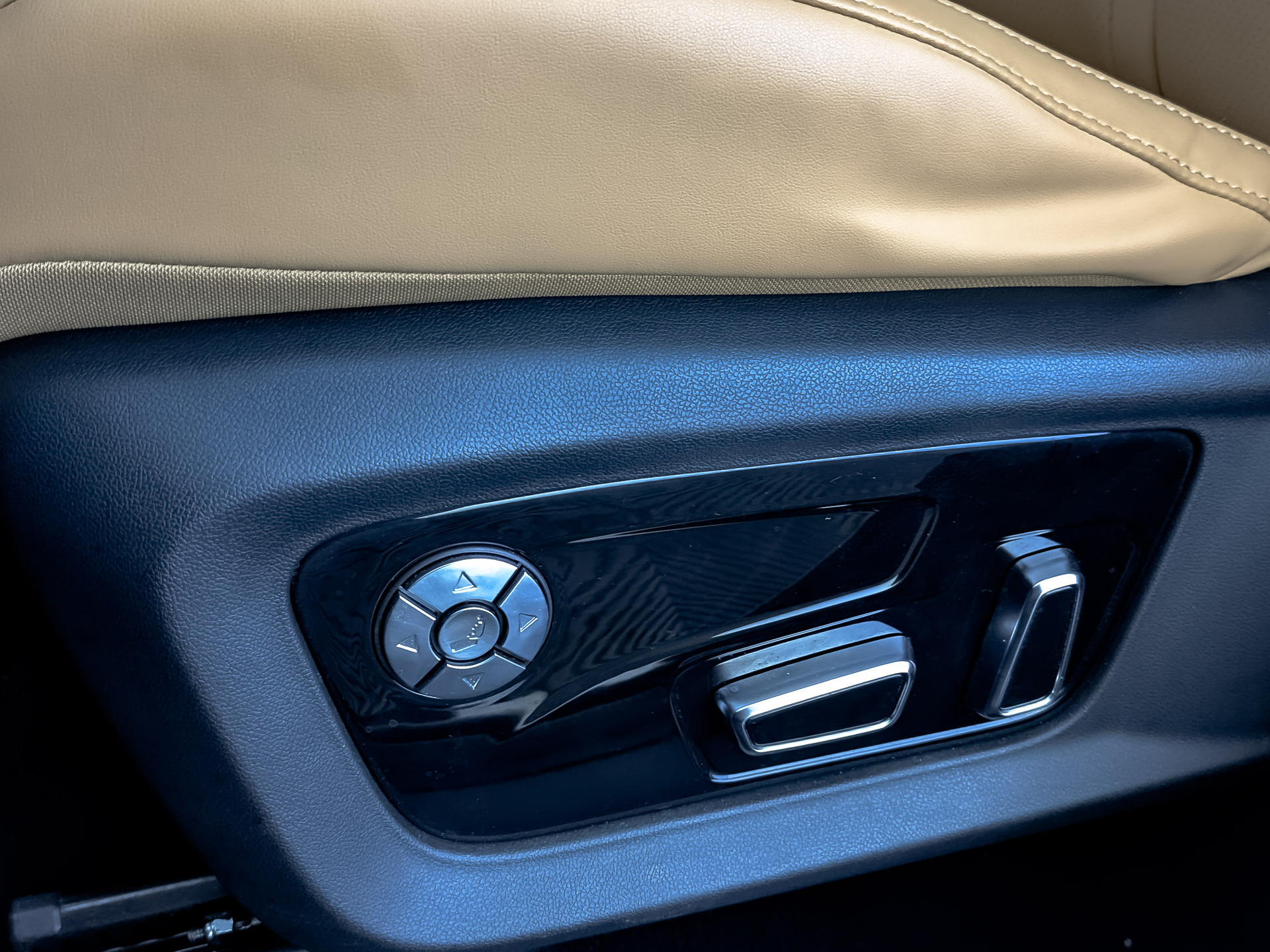 EVOLUTE i-SKY 0.00 (108 л.с), автомат, 2024, пробег 21 856 км