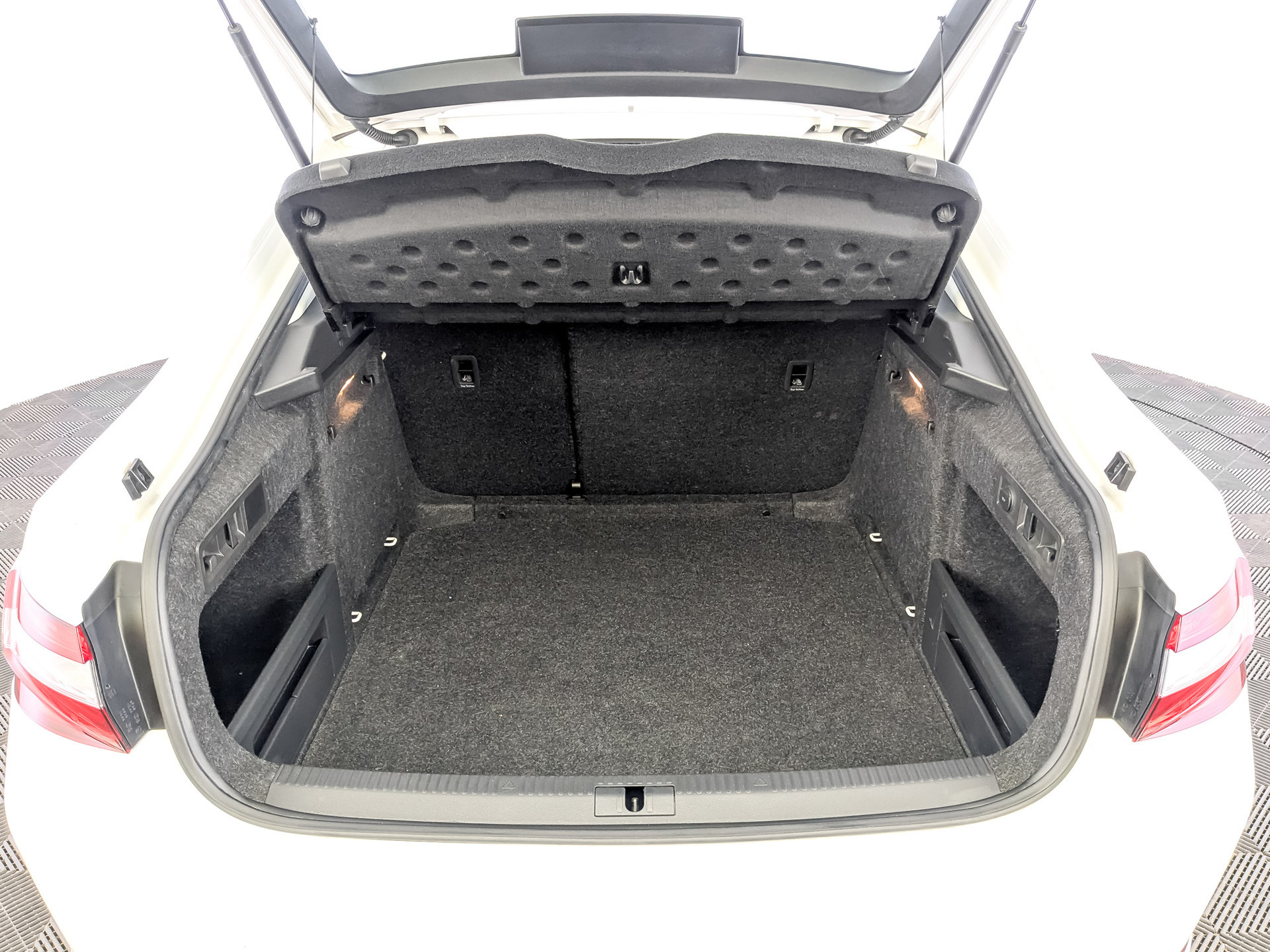 SKODA Superb 1.40 (150 л.с), автомат, 2019, пробег 40 183 км
