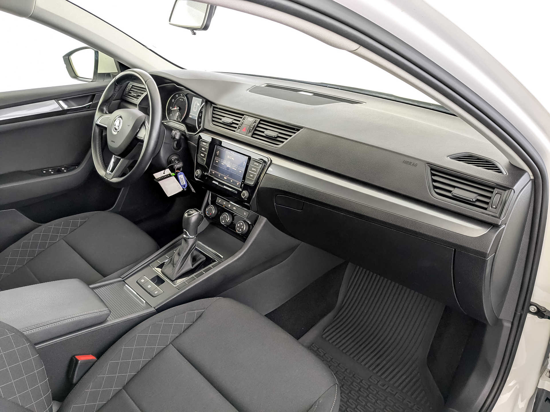 SKODA Superb 1.40 (150 л.с), автомат, 2019, пробег 40 183 км