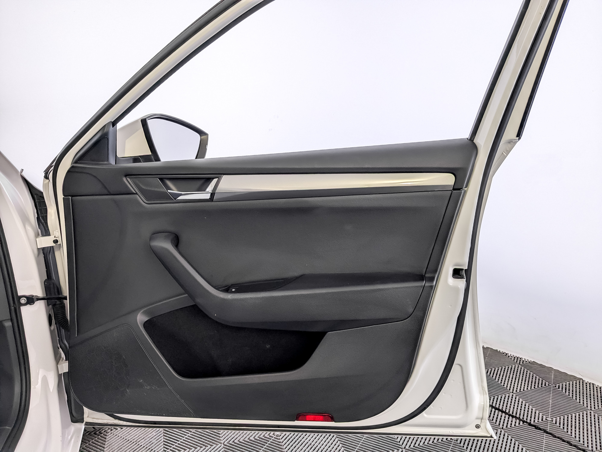 SKODA Superb 1.40 (150 л.с), автомат, 2019, пробег 40 183 км