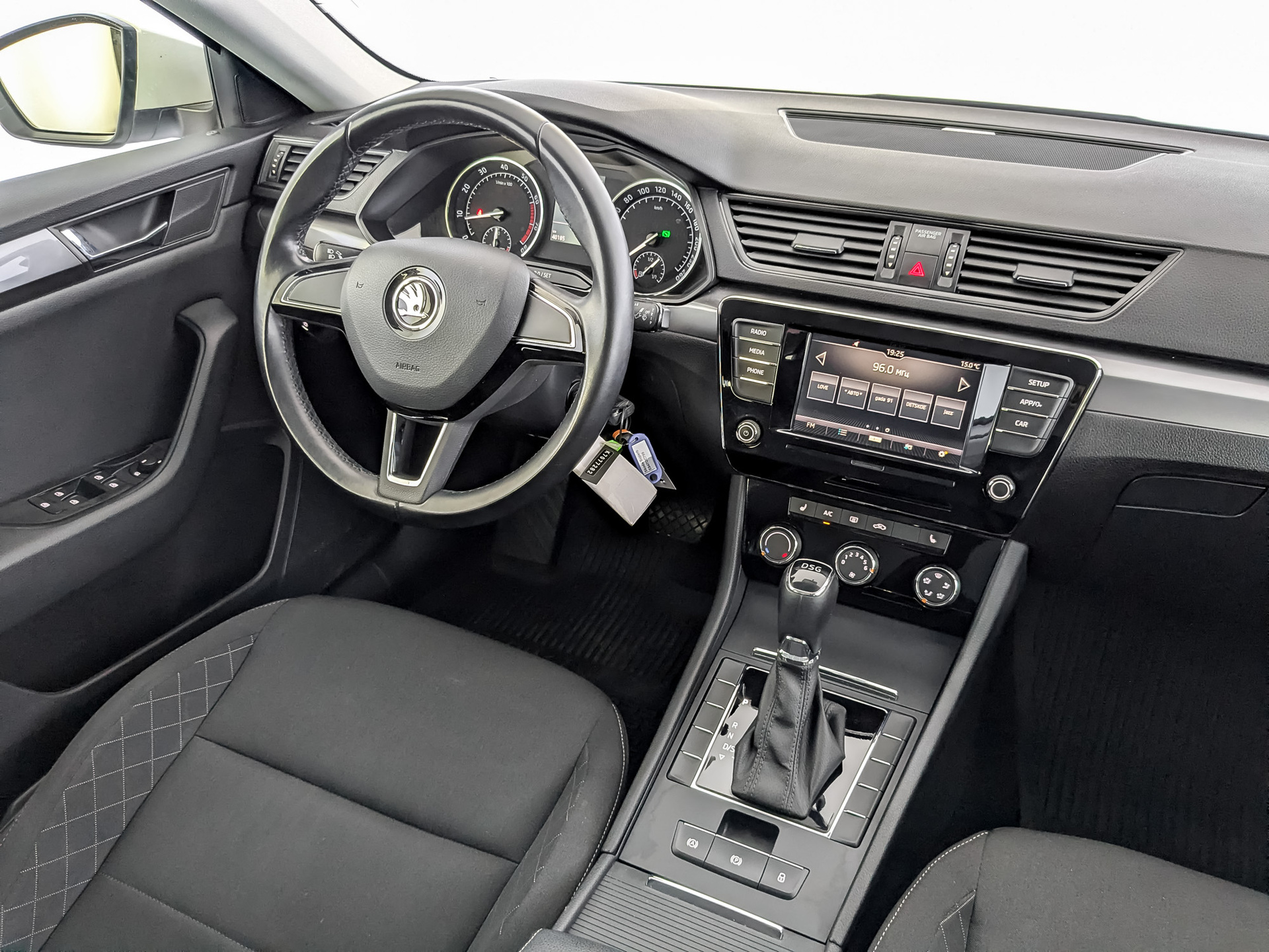 SKODA Superb 1.40 (150 л.с), автомат, 2019, пробег 40 183 км