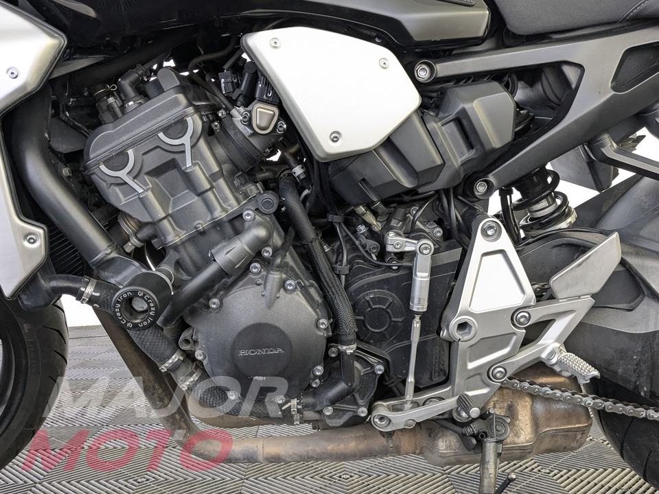 Honda CB 1000R - фото №8