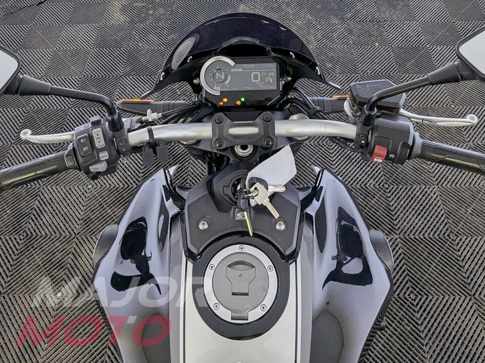 Honda CB 1000R - фото №11
