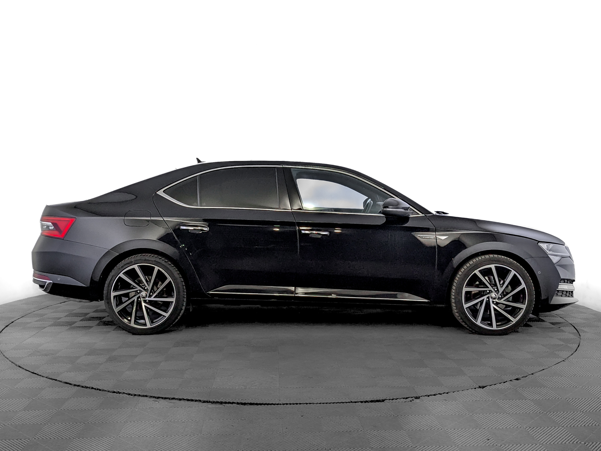 SKODA Superb 2.00 (186 л.с), автомат, 2024, пробег 82 225 км
