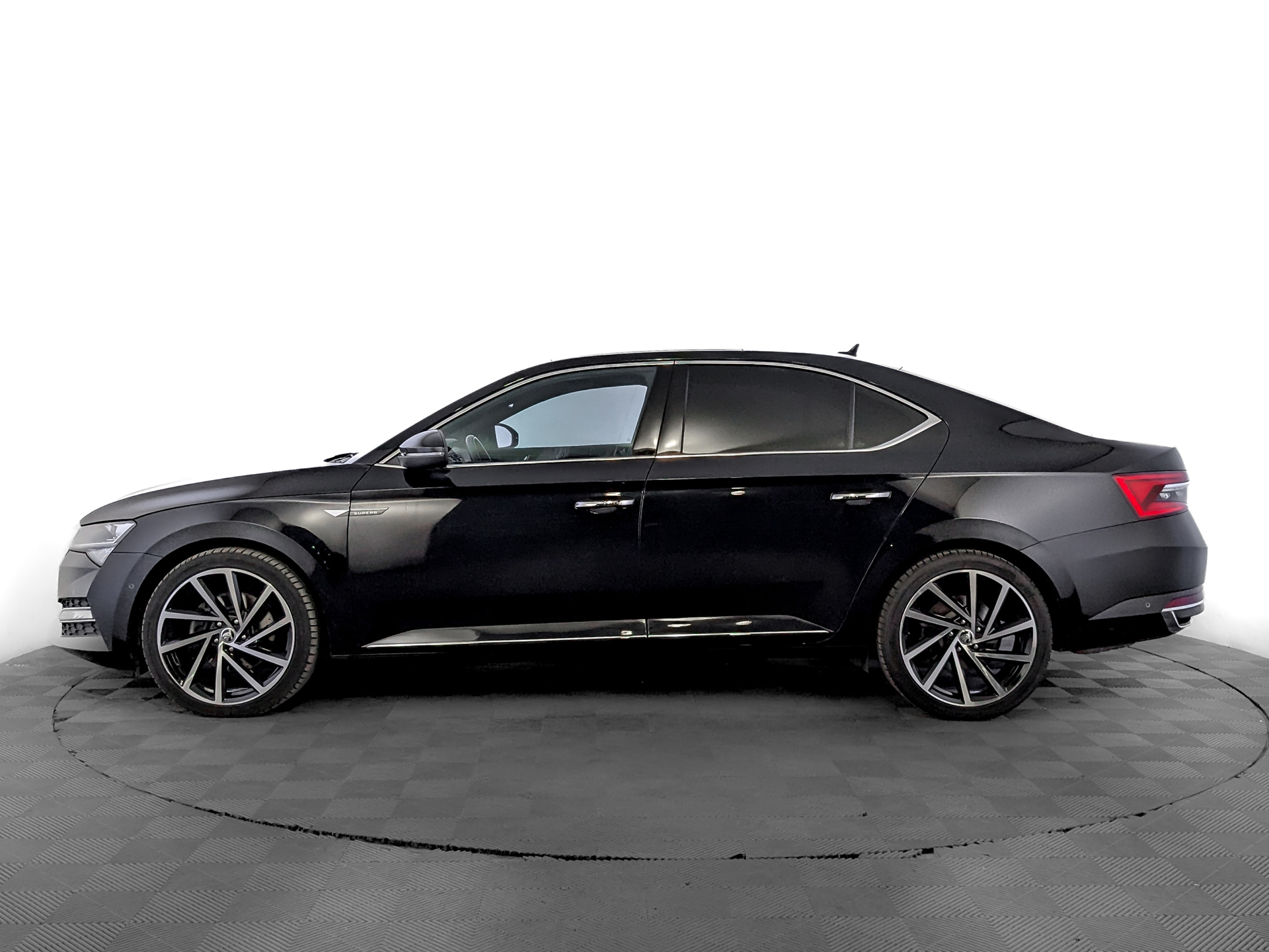 SKODA Superb 2.00 (186 л.с), автомат, 2024, пробег 82 225 км