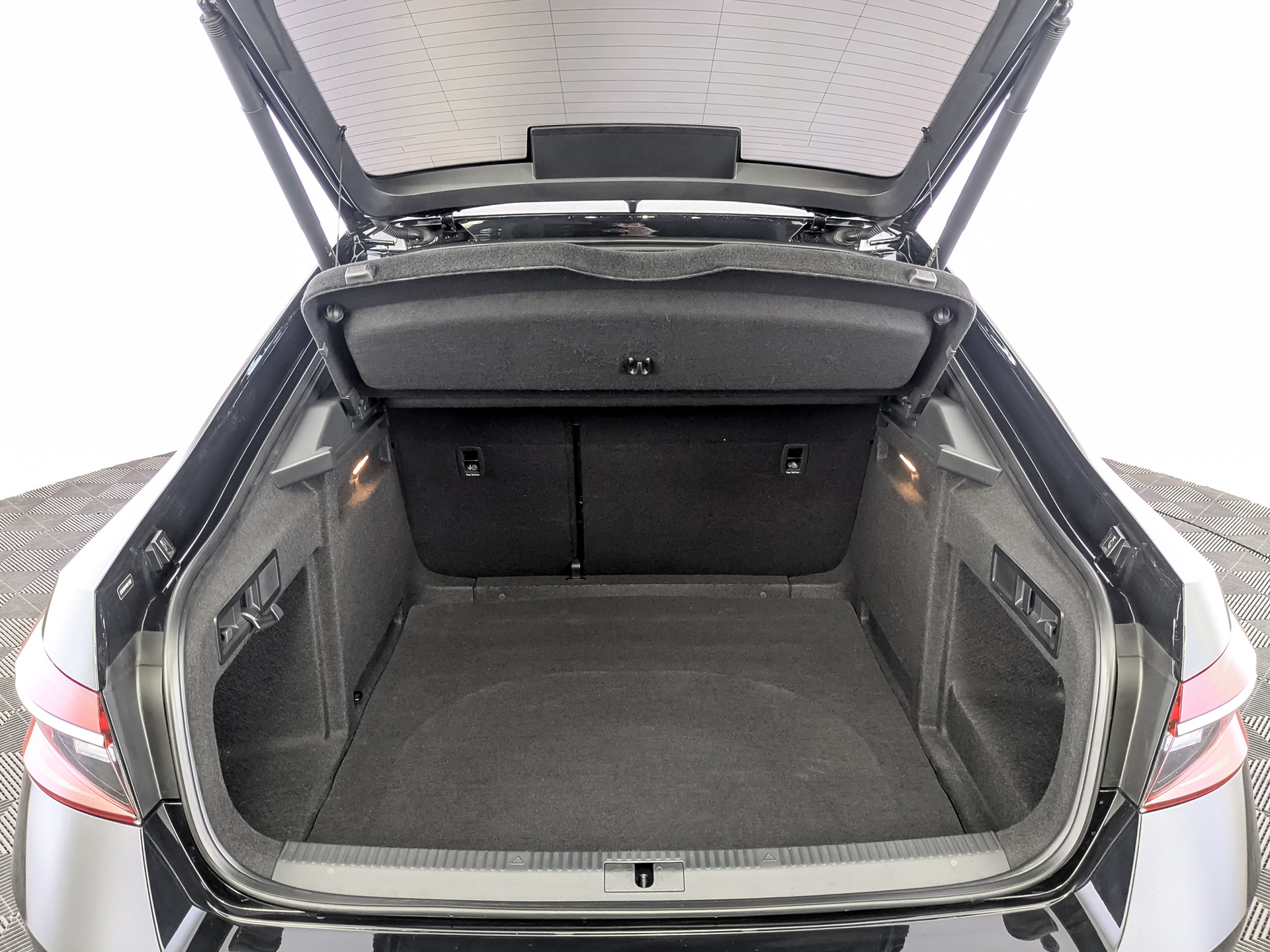 SKODA Superb 2.00 (186 л.с), автомат, 2024, пробег 82 225 км