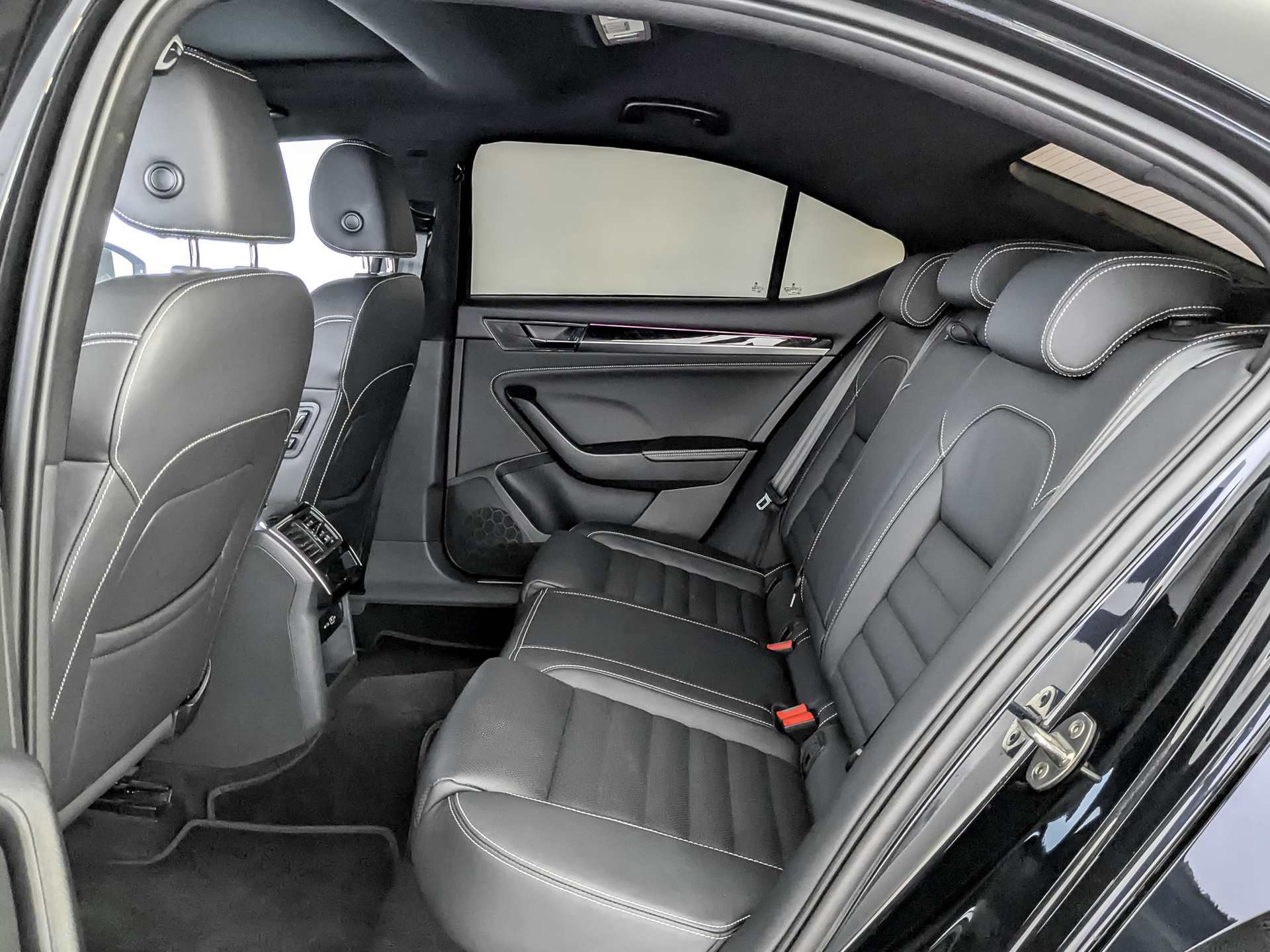 SKODA Superb 2.00 (186 л.с), автомат, 2024, пробег 82 225 км