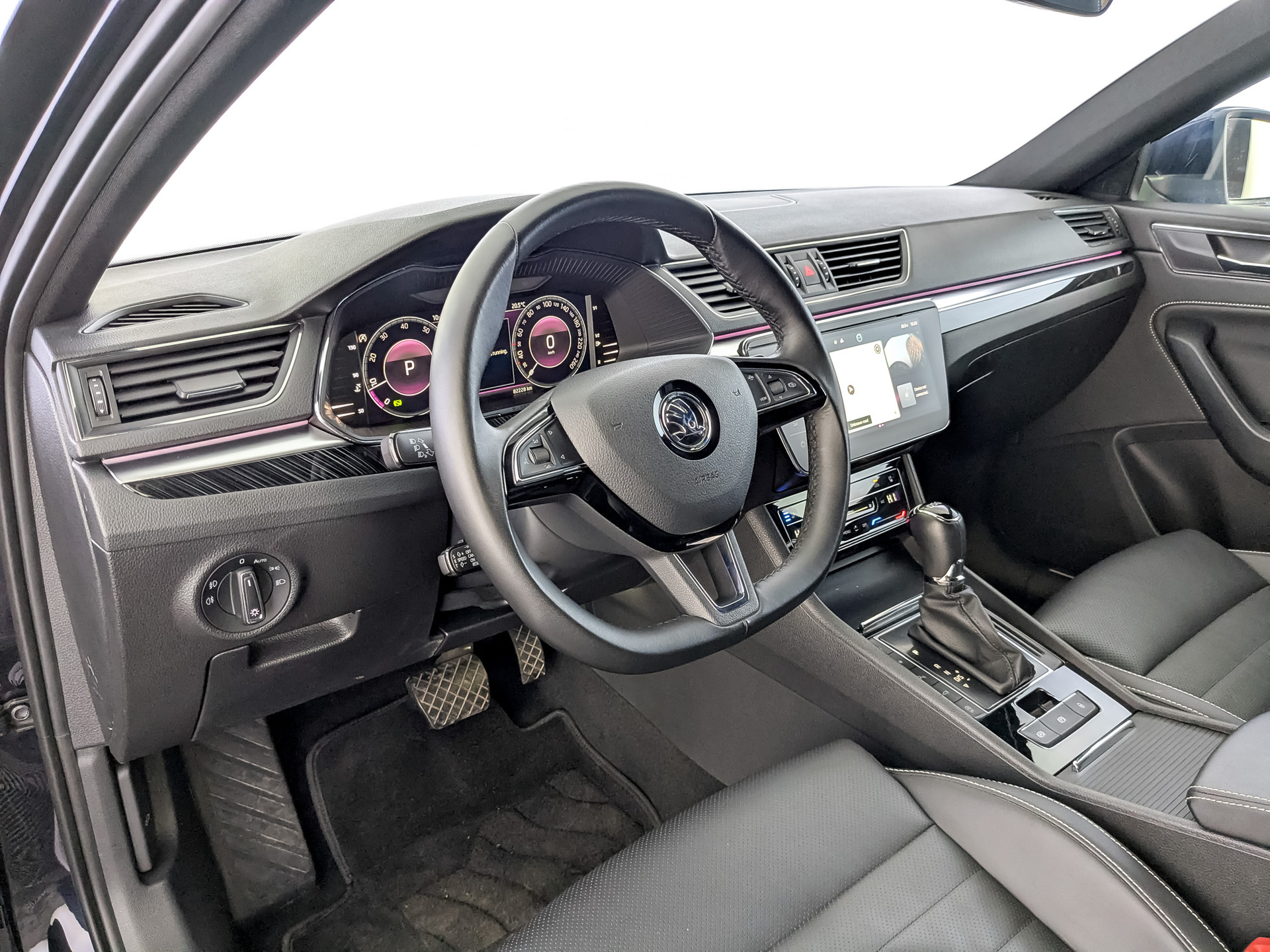 SKODA Superb 2.00 (186 л.с), автомат, 2024, пробег 82 225 км