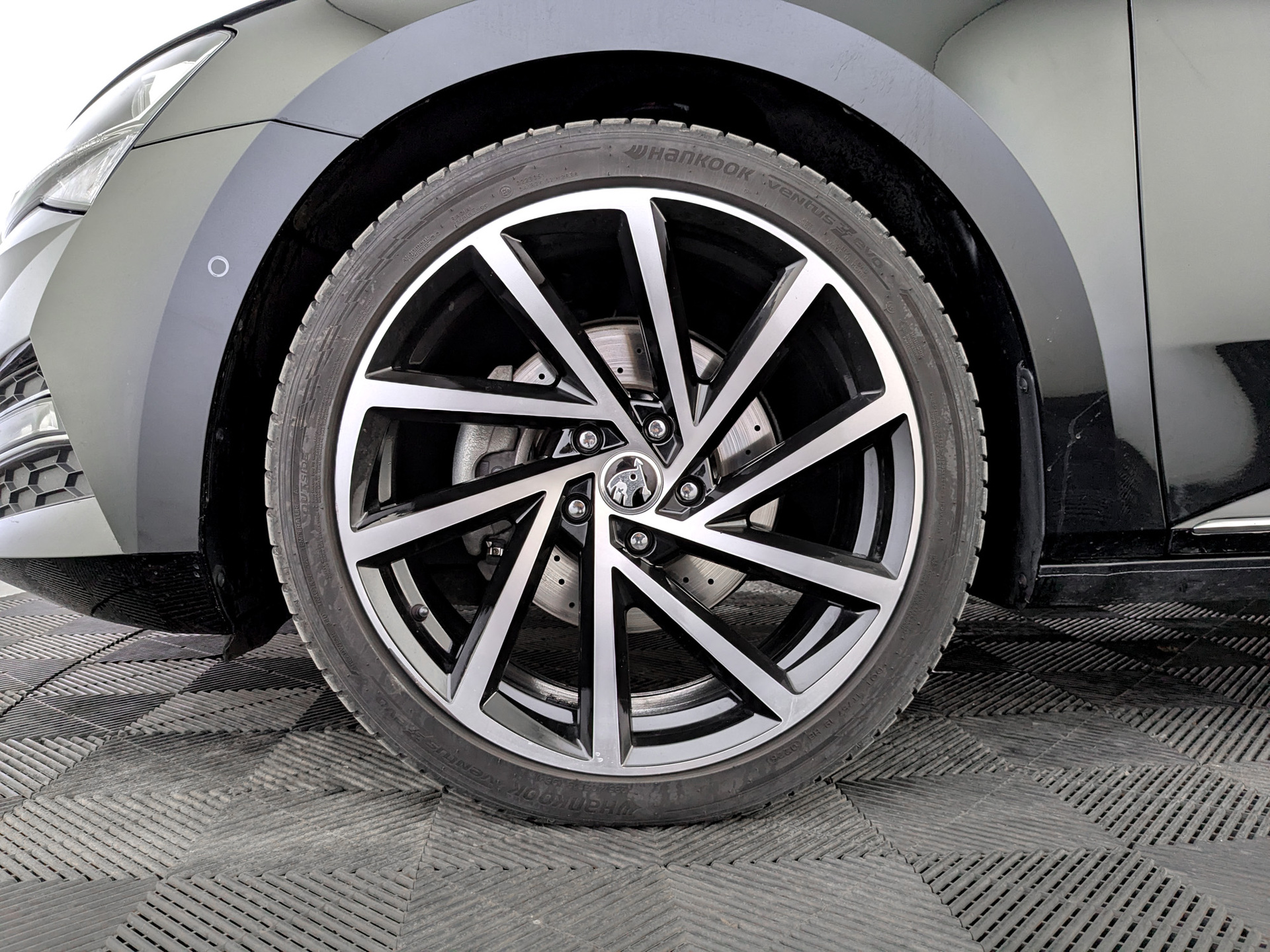 SKODA Superb 2.00 (186 л.с), автомат, 2024, пробег 82 225 км