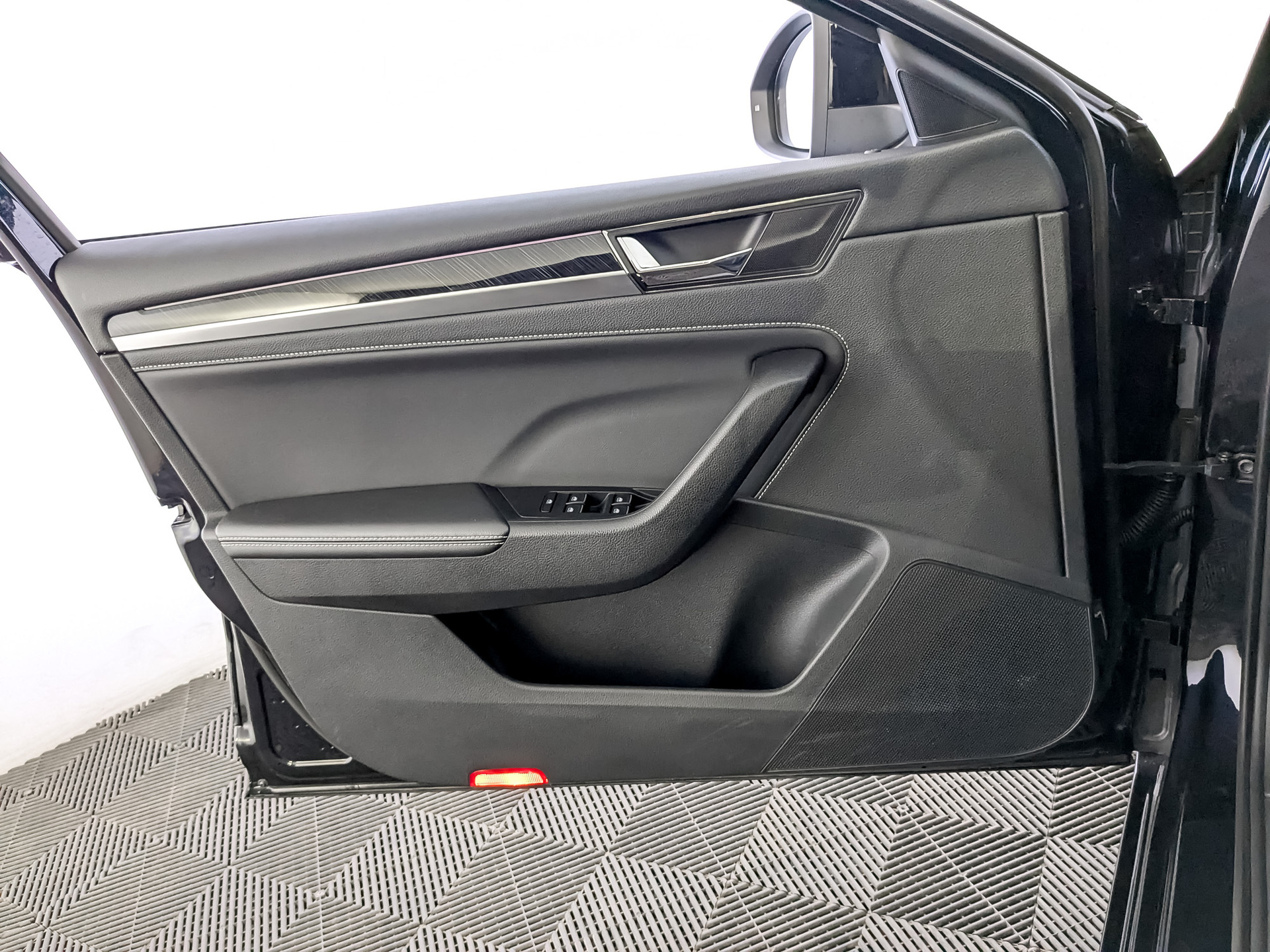 SKODA Superb 2.00 (186 л.с), автомат, 2024, пробег 82 225 км
