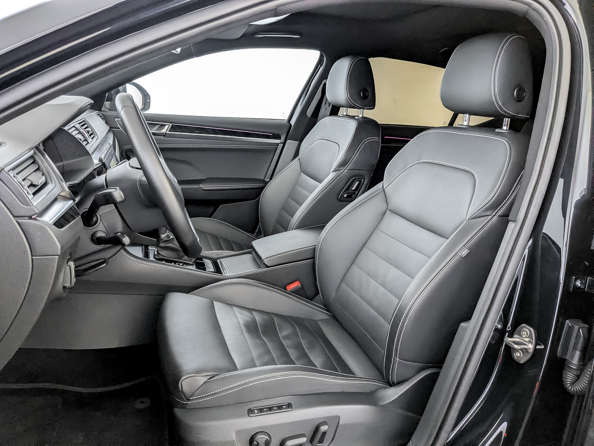 SKODA Superb 2.00 (186 л.с), автомат, 2024, пробег 82 225 км