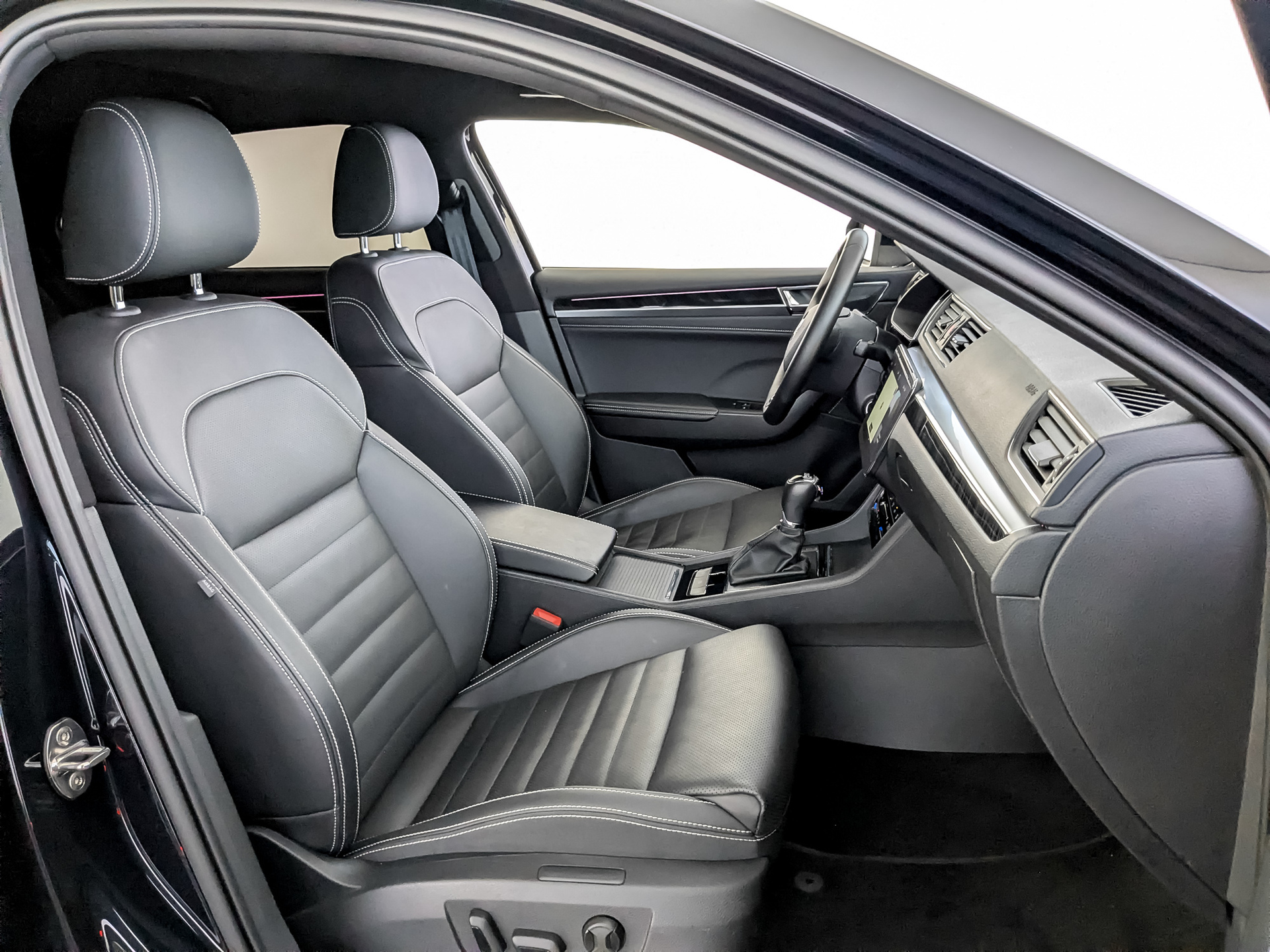 SKODA Superb 2.00 (186 л.с), автомат, 2024, пробег 82 225 км