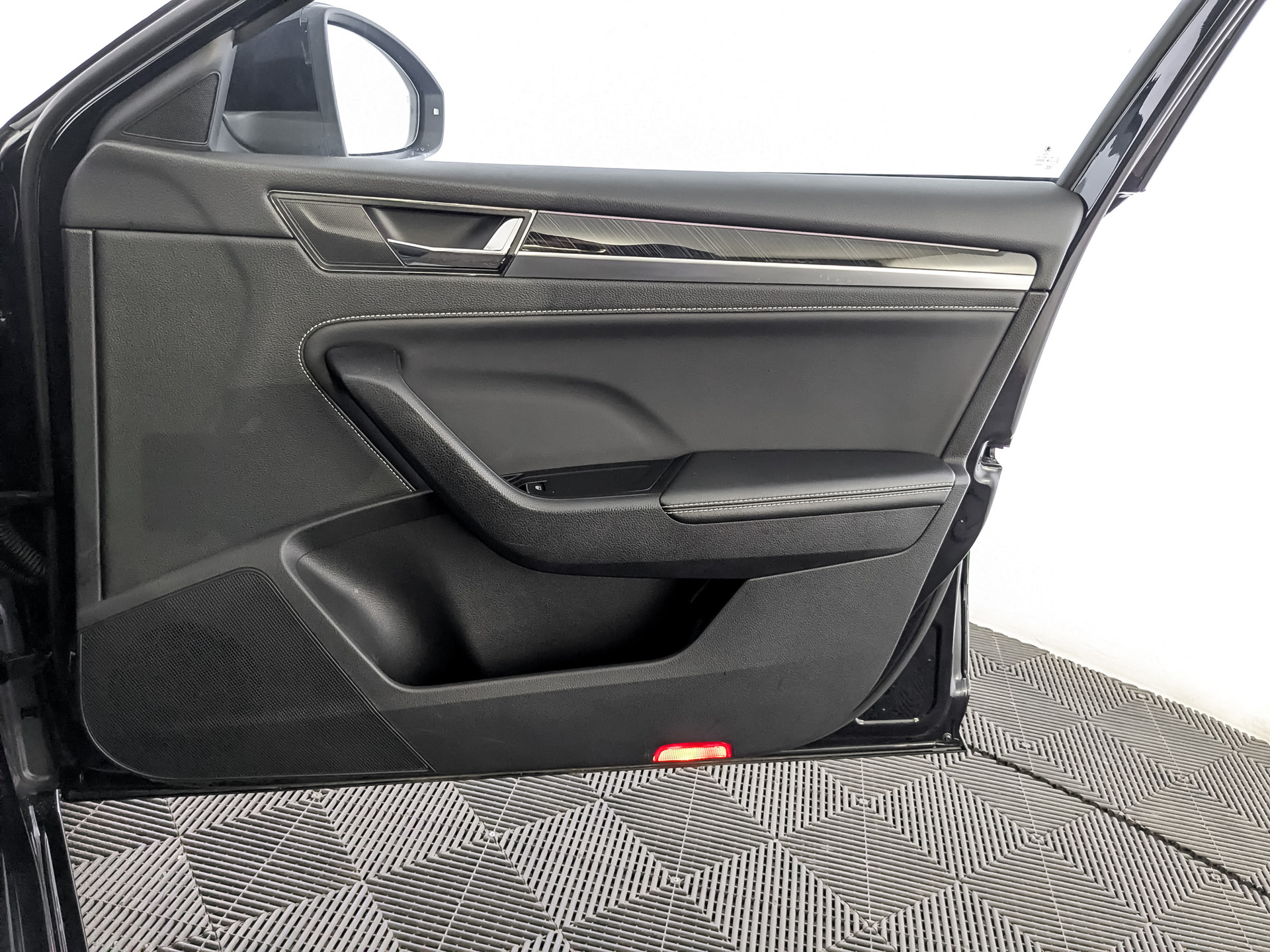 SKODA Superb 2.00 (186 л.с), автомат, 2024, пробег 82 225 км