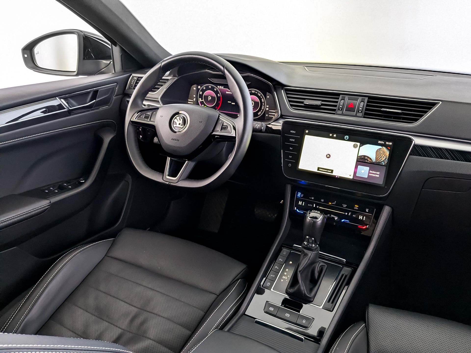 SKODA Superb 2.00 (186 л.с), автомат, 2024, пробег 82 225 км