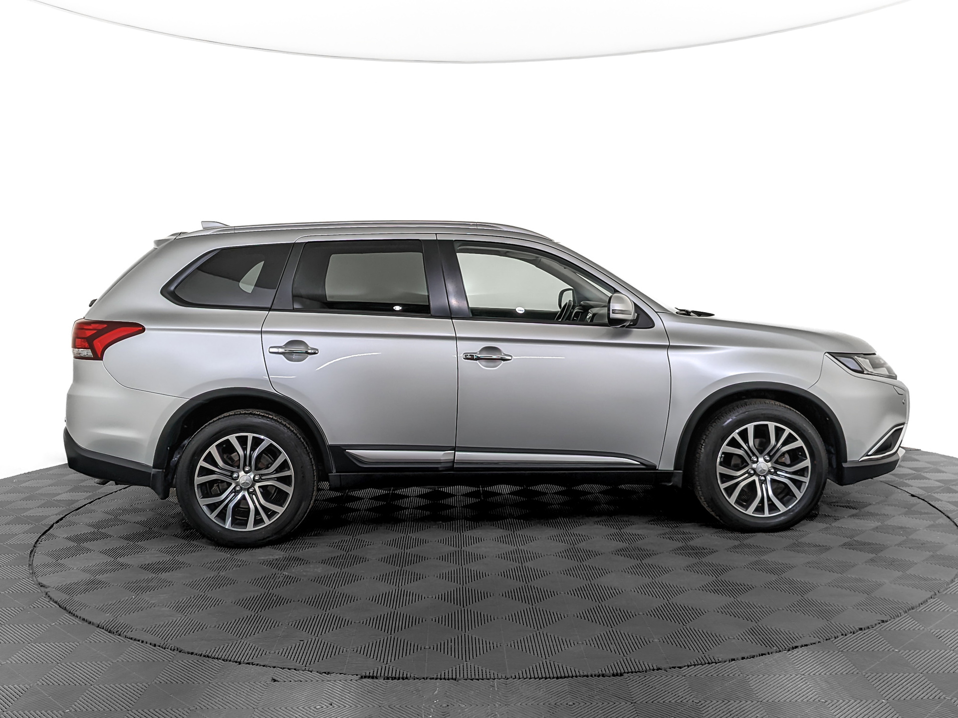 MITSUBISHI Outlander 2.40 (167 л.с), автомат, 2017, пробег 113 346 км