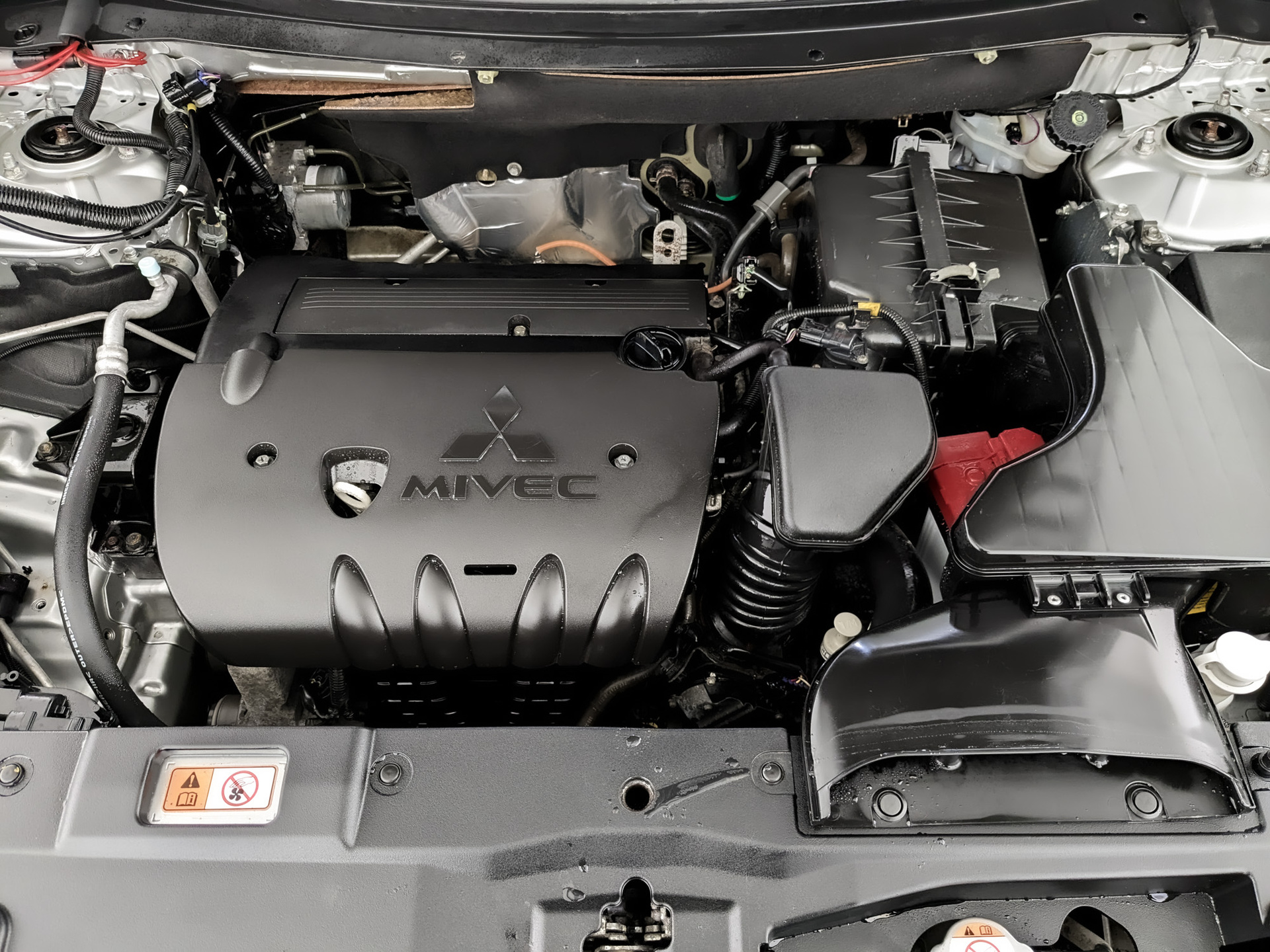 MITSUBISHI Outlander 2.40 (167 л.с), автомат, 2017, пробег 113 346 км
