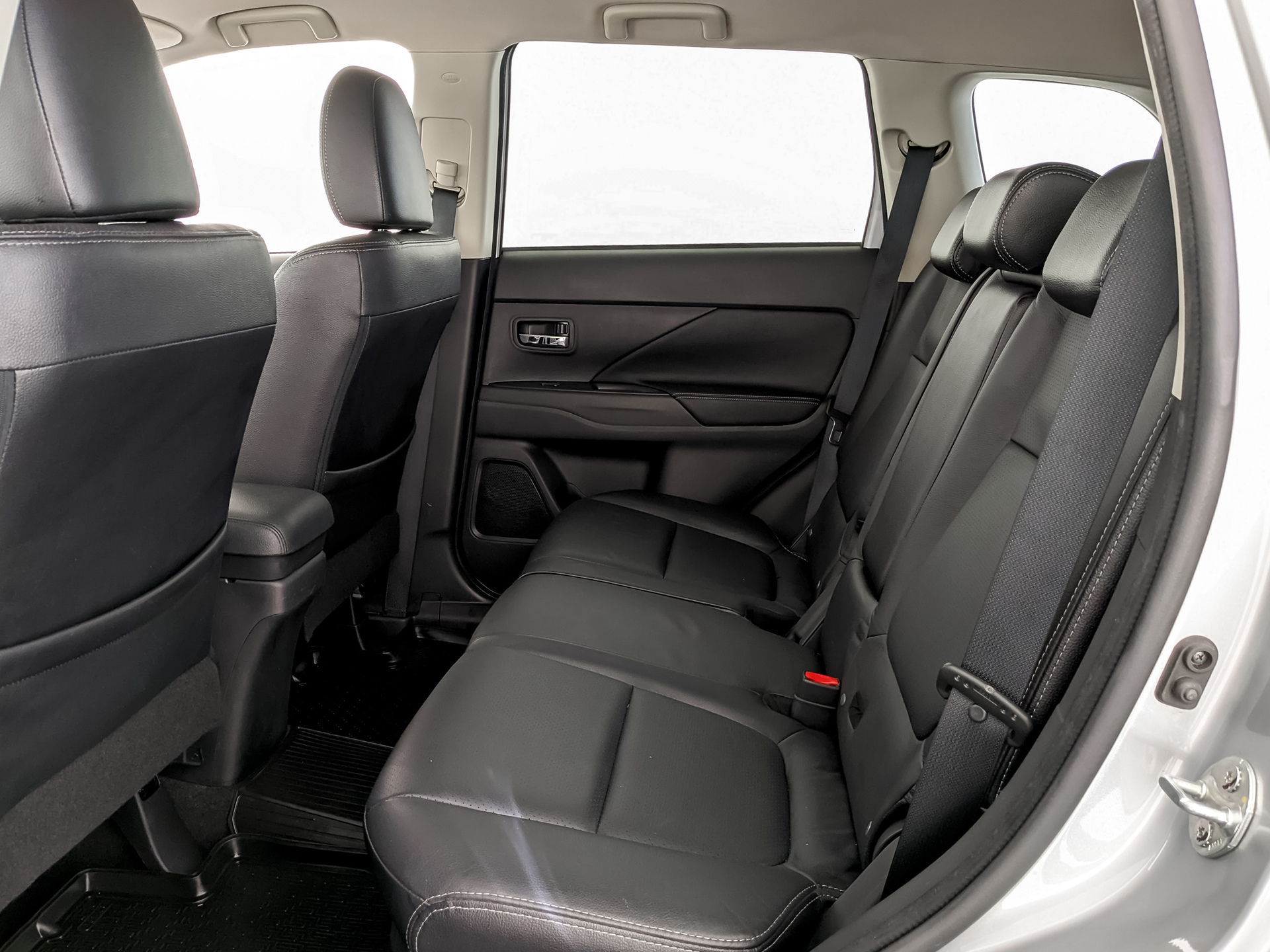 MITSUBISHI Outlander 2.40 (167 л.с), автомат, 2017, пробег 113 346 км